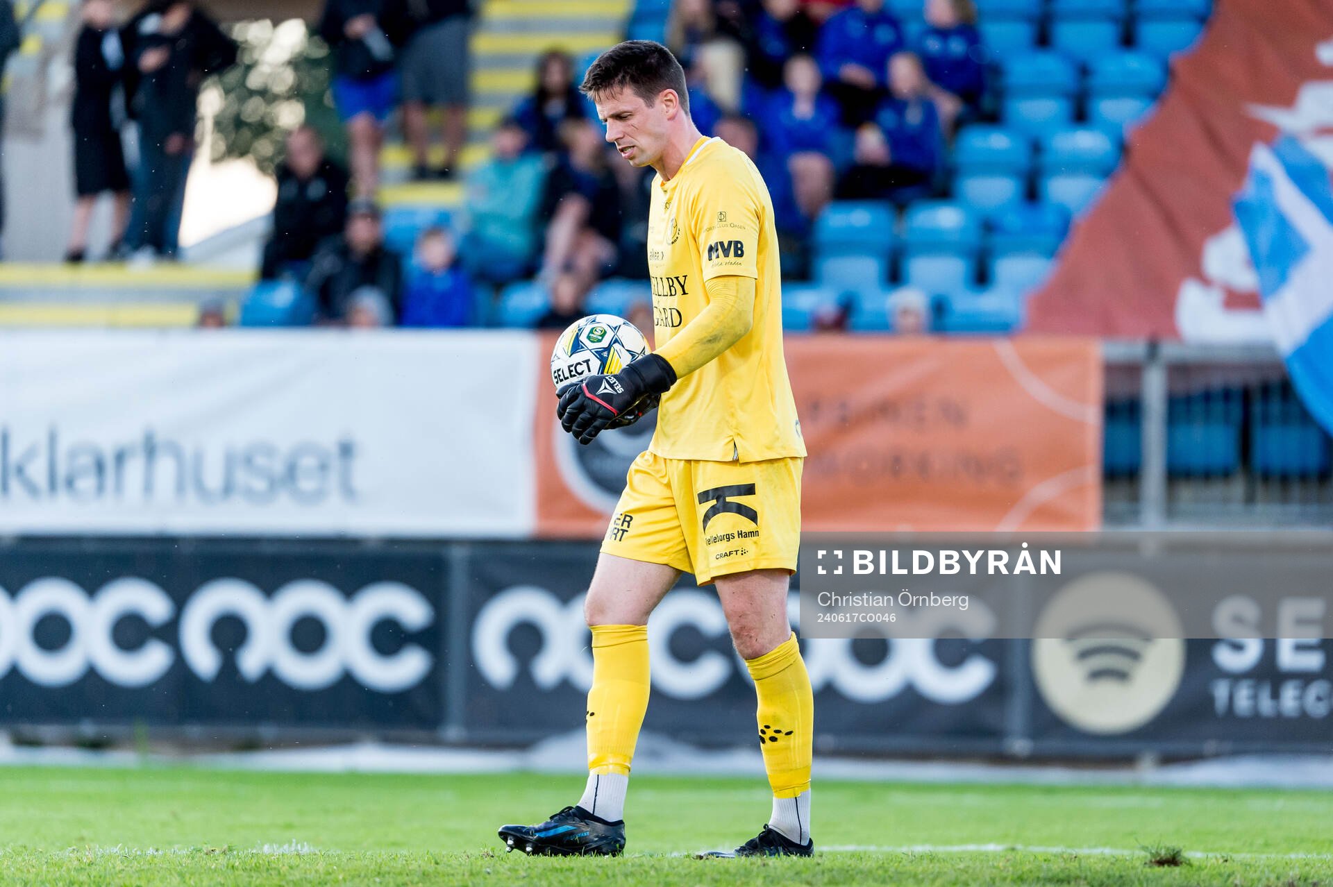 Trelleborgs målvakt Andreas Larsen deppar