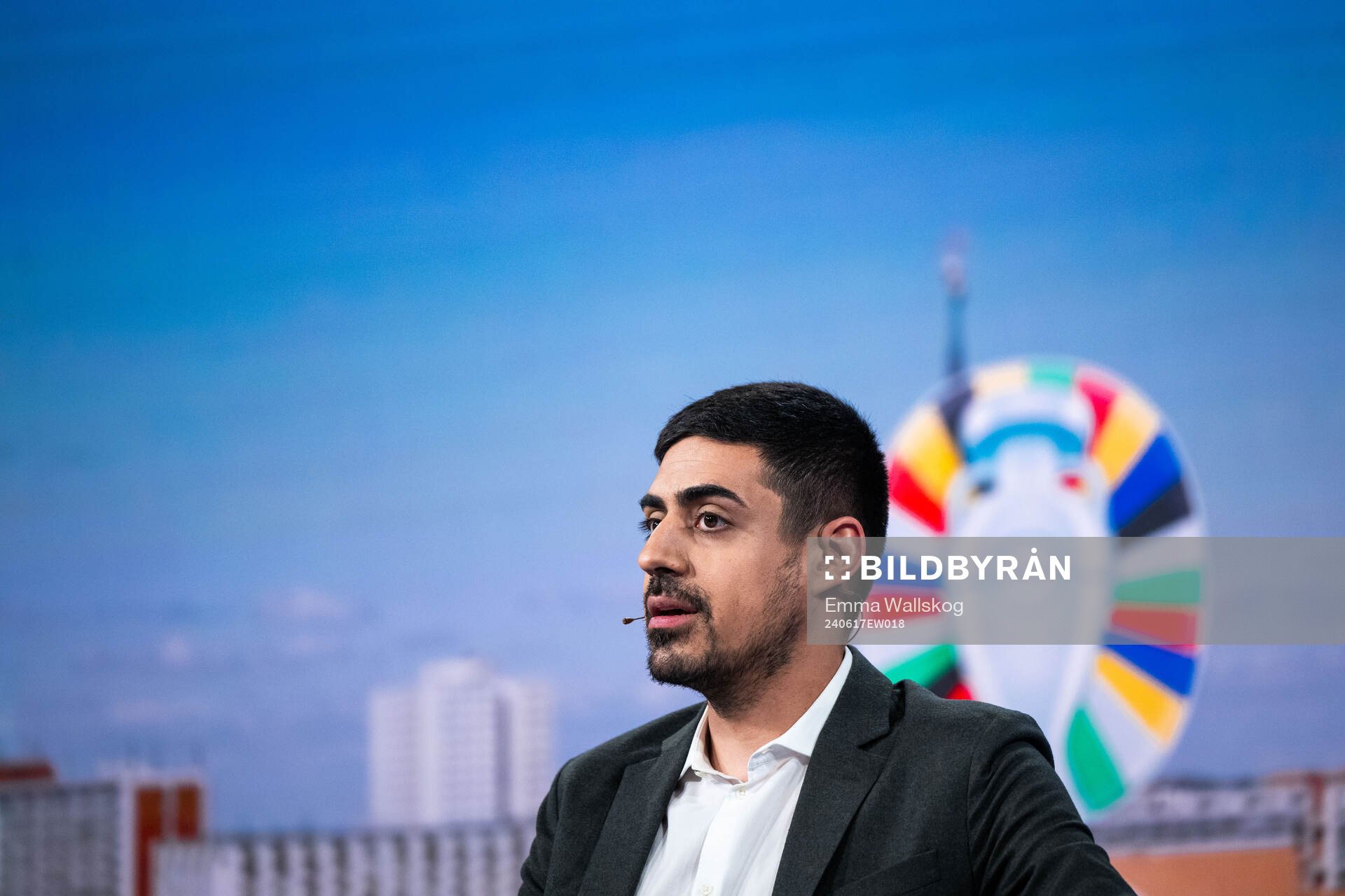 Expert Siavoush Fallahi under EM-sändningen hos TV4 den 17 juni 2024 i Stockholm. 