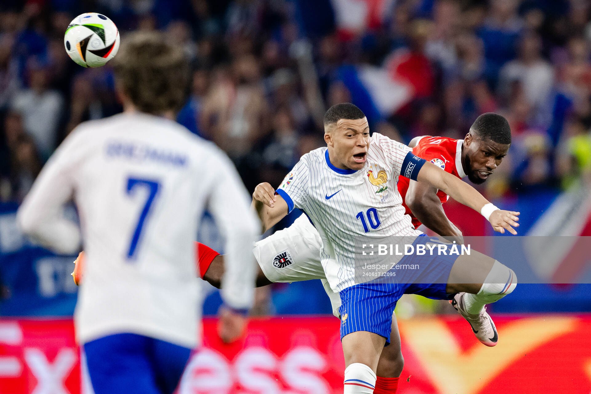 Kylian Mbappé of France and Kevin Danso of Austria