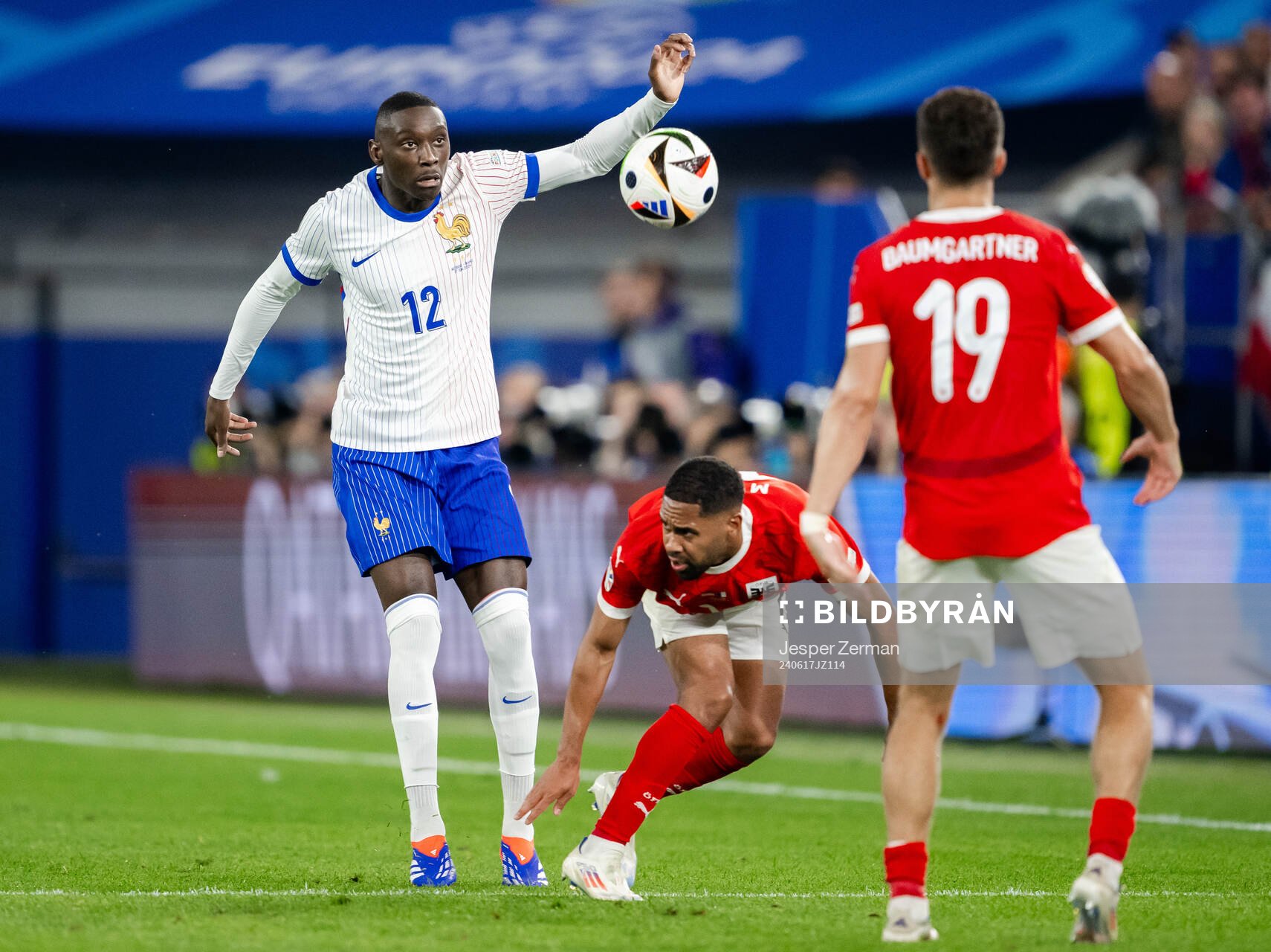Randal Kolo Muani of France and Phillipp Mwene of Austria