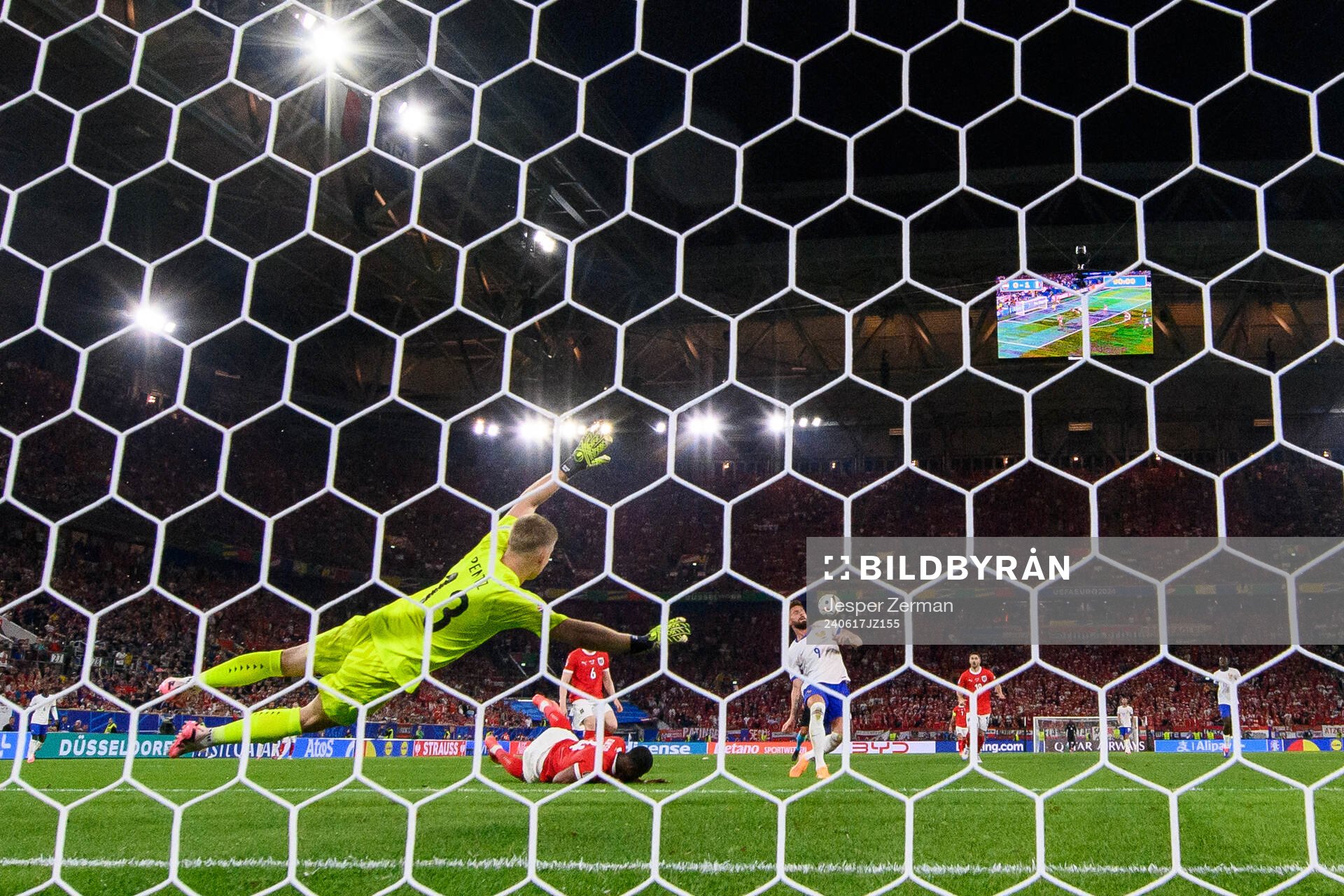 goalkeeper Patrick Pentz of Austria and Olivier Giroud of France during the UEFA Euro 2024 Football Championship match between Austria and France on June 17, 2024 in Düsseldorf.