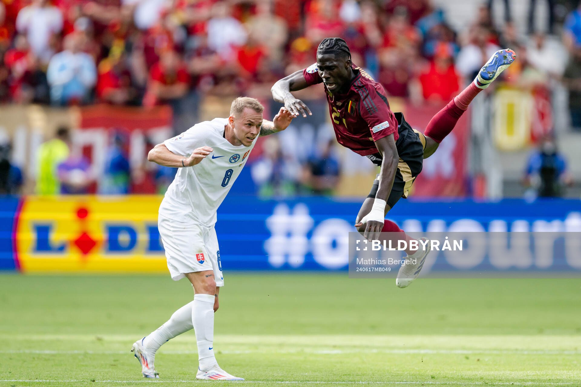 Ondrej Duda of Slovakia and Amadou Onana of Belgium