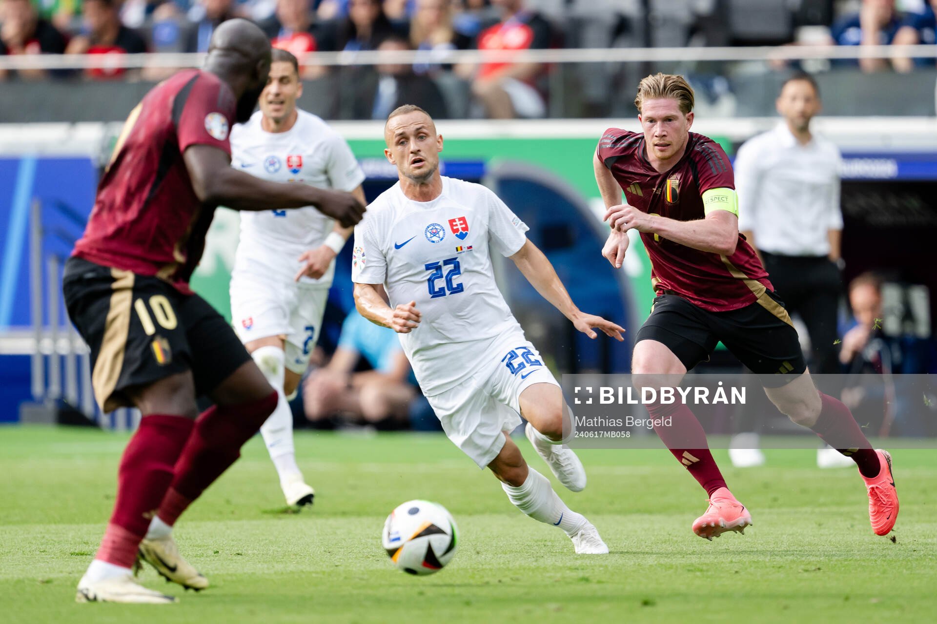 Stanislav Lobotka of Slovakia and Kevin De Bruyne of Belgium