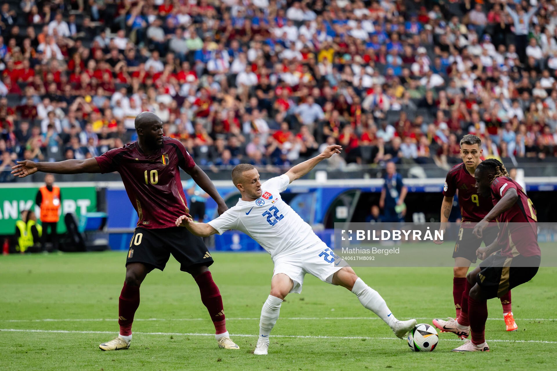 Romelu Lukaku of Belgium and Stanislav Lobotka of Slovakia