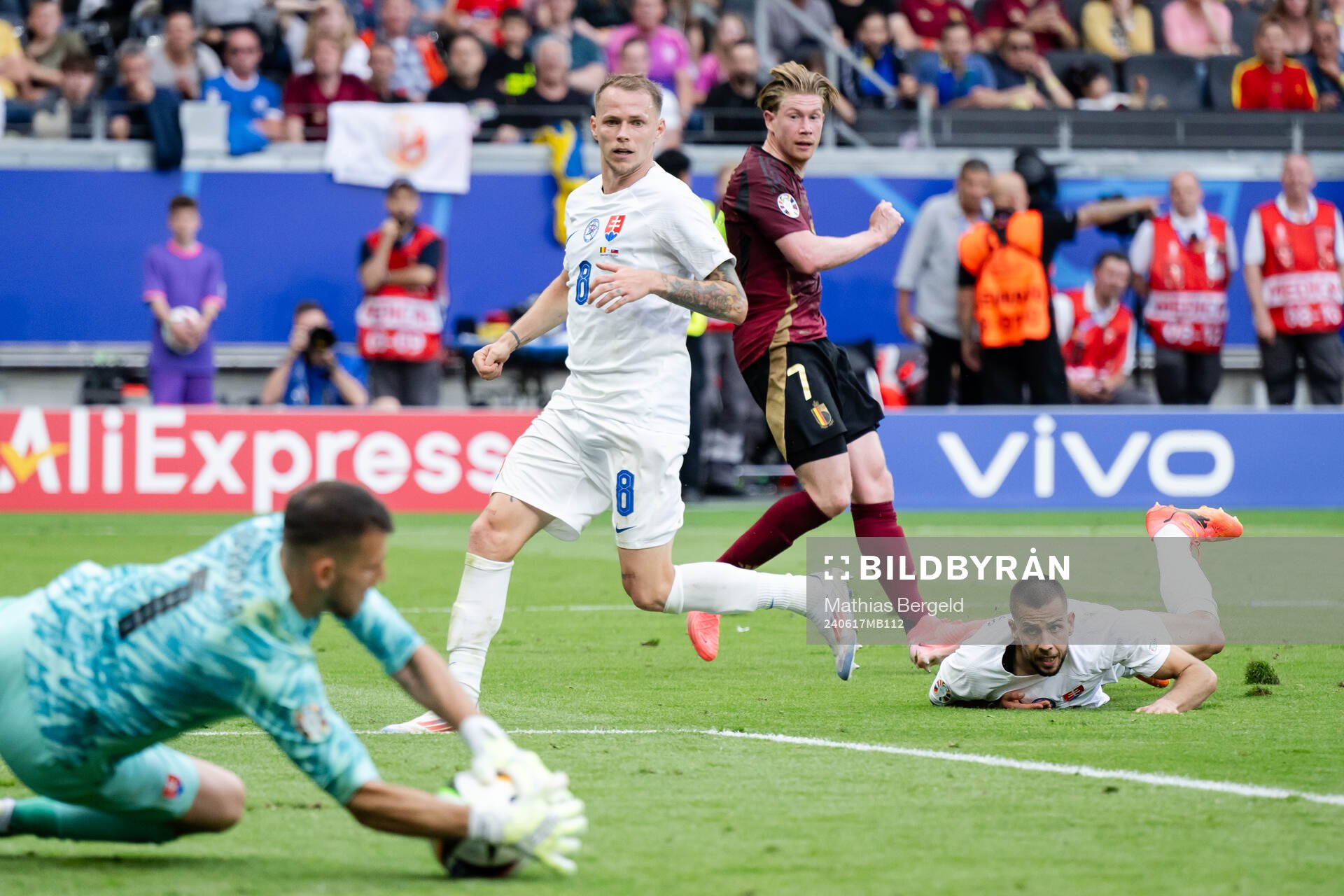 Goalkeeper Martin Dubravka of Slovakia with a save against