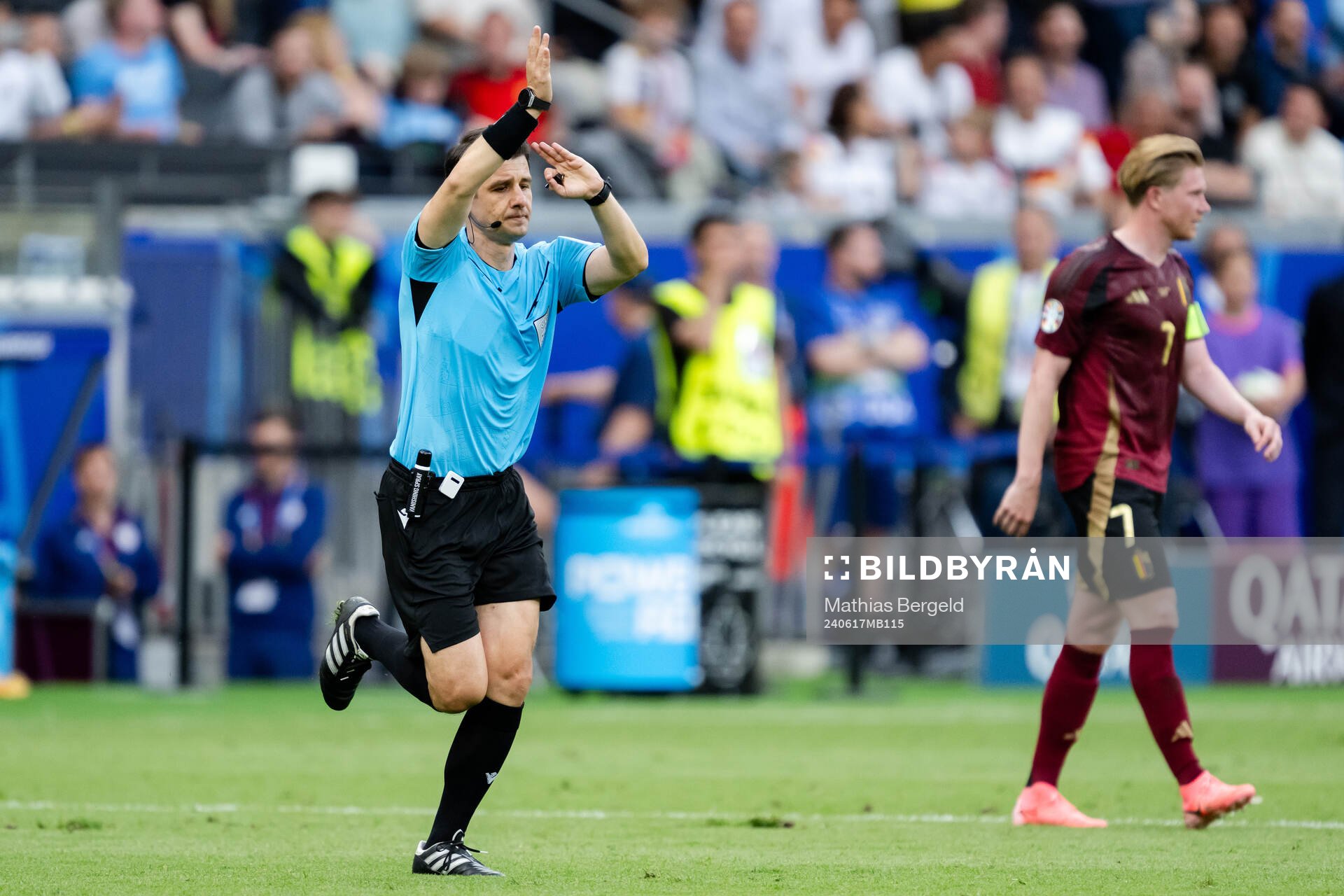 Referee Umut Meler