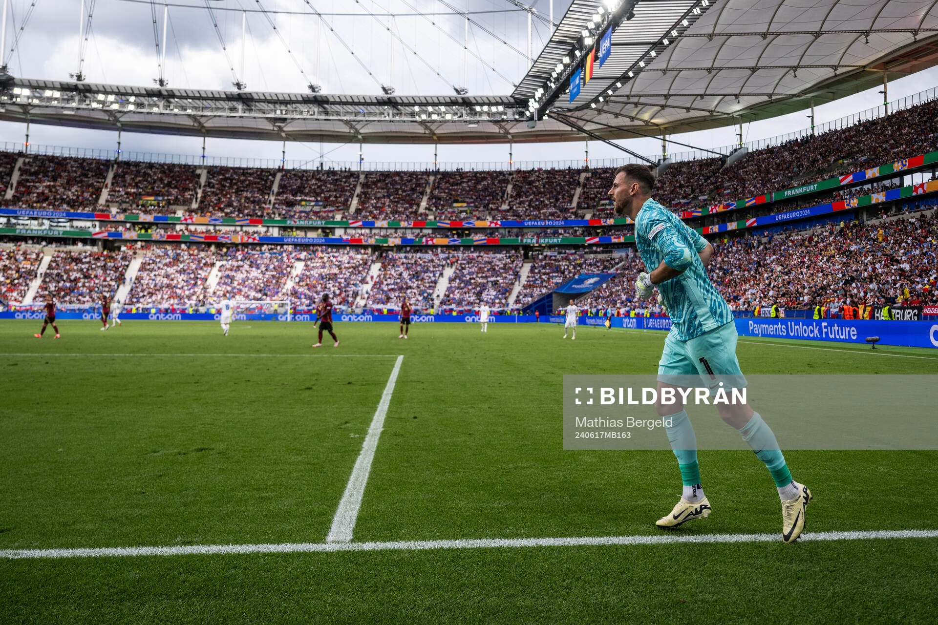 goalkeeper Martin Dubravka of Slovakia