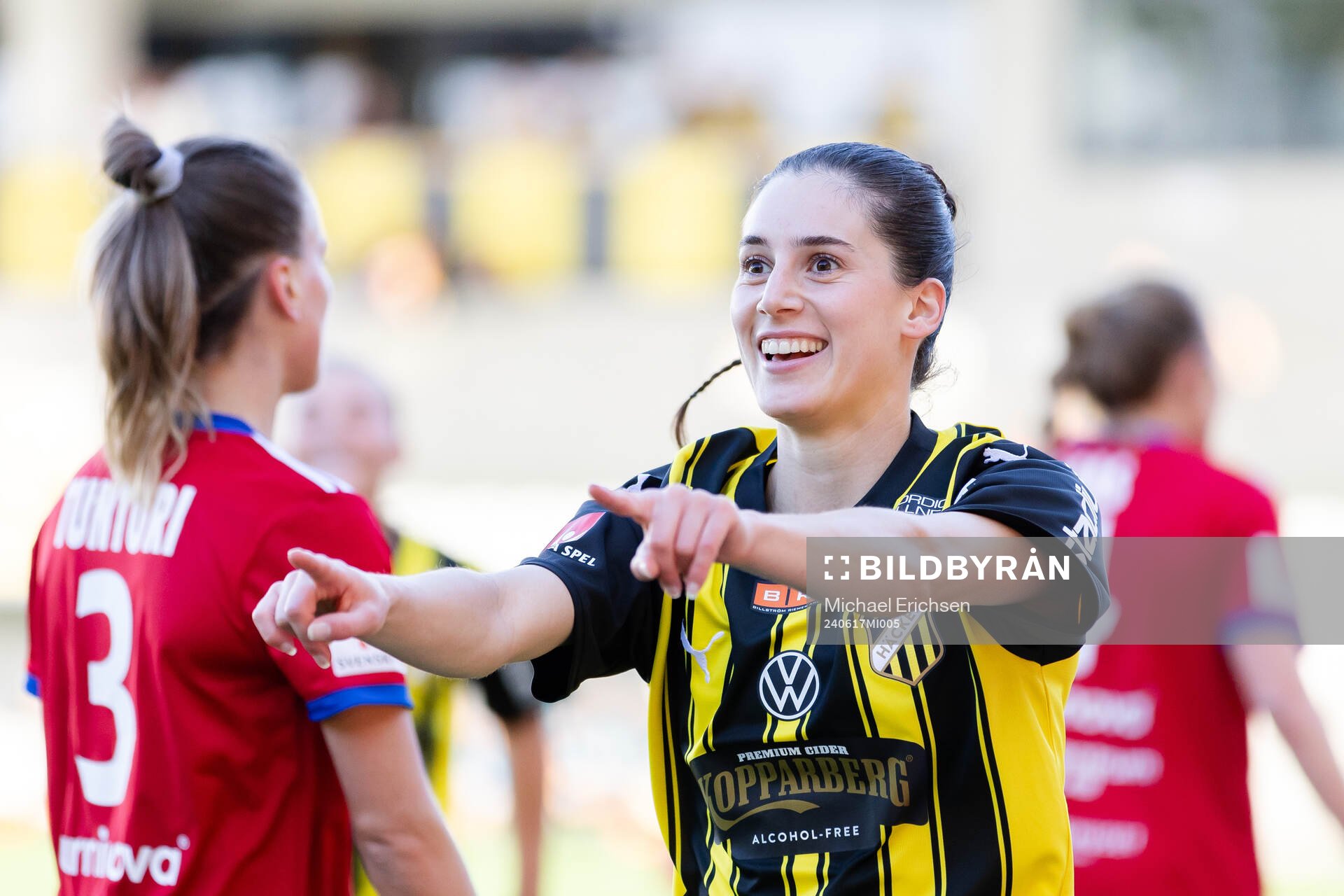 Häckens Clarissa Larisey jublar