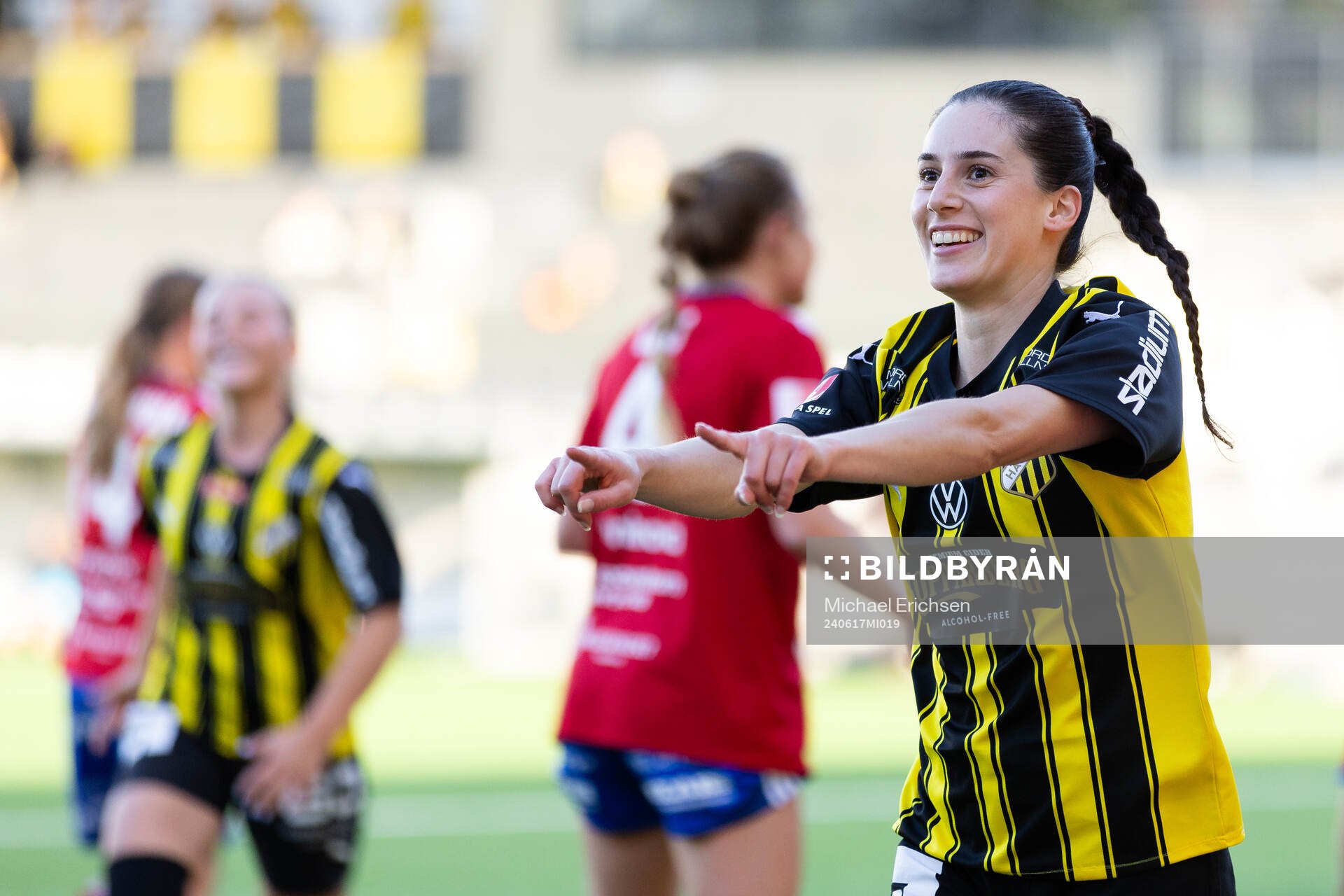 Häckens Clarissa Larisey jublar