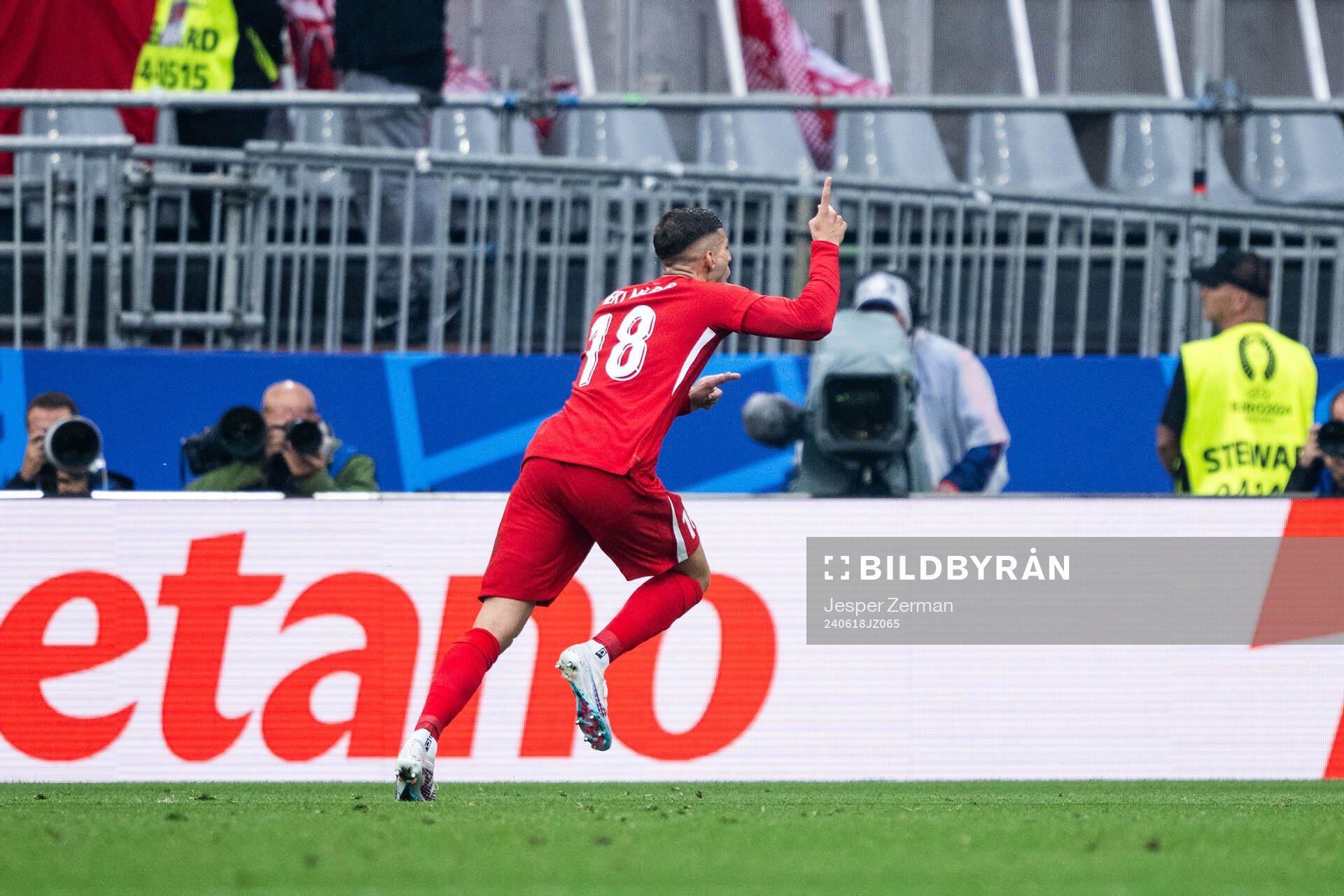 Mert Muldur of Türkiye celebrates