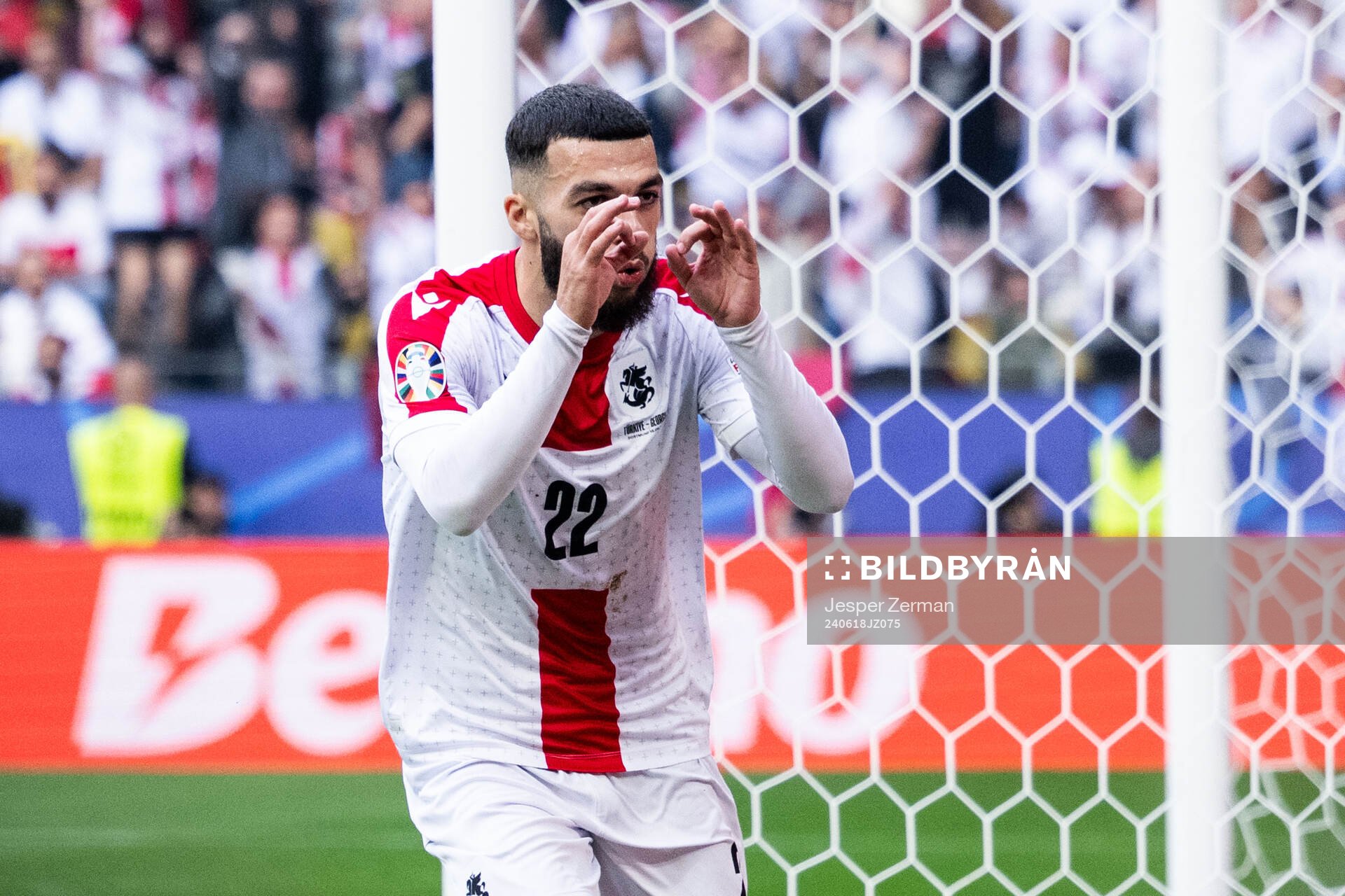 Georges Mikautadze of Georgia celebrates