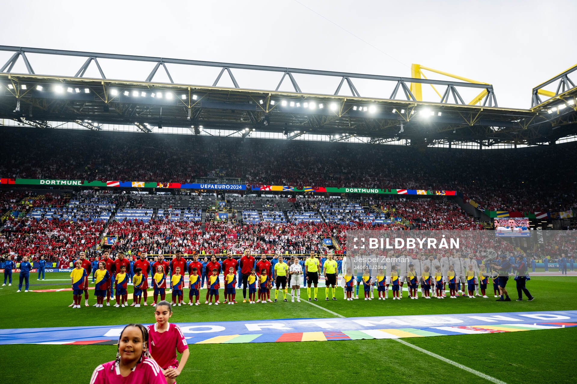 Players of Türkiye and of Georgia