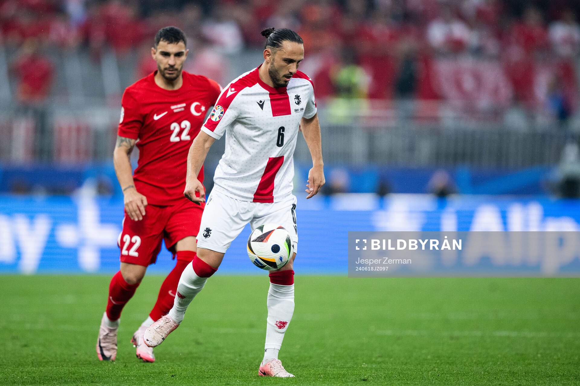 Kaan Ayhan of Türkiye and Giorgi Kochorashvili of Georgia