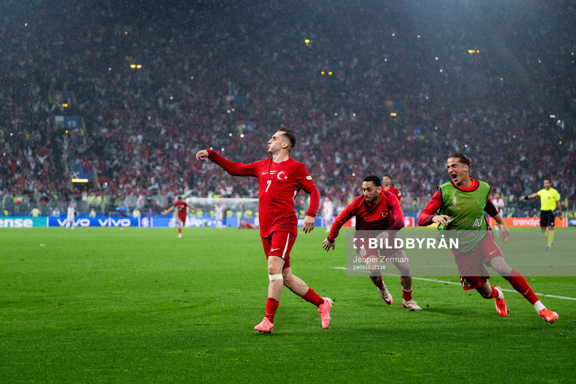 Kerem Akturkoglu of Türkiye celebrates