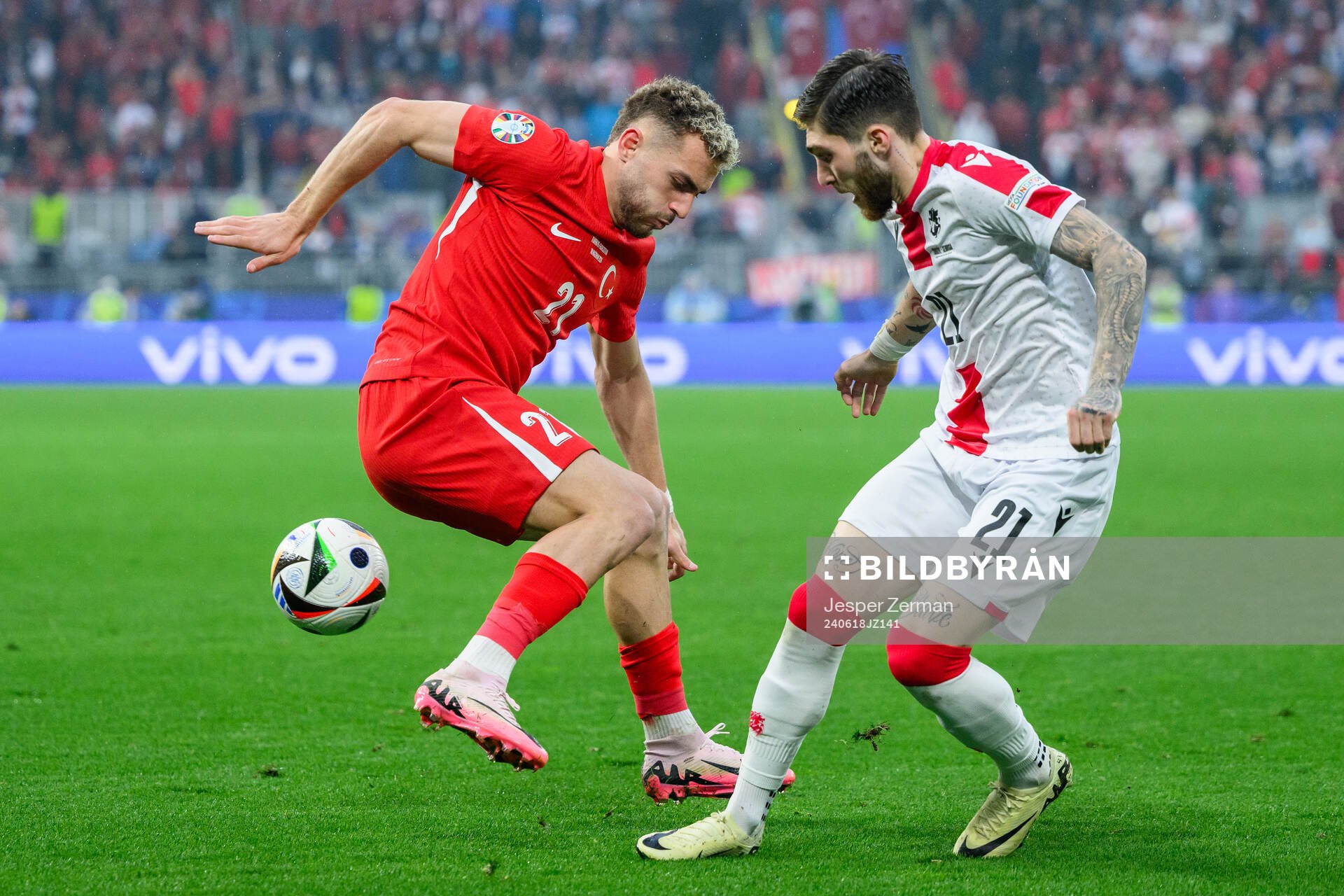 Baris Alper Yilmaz of Türkiye and Giorgi Tsitaishvili of