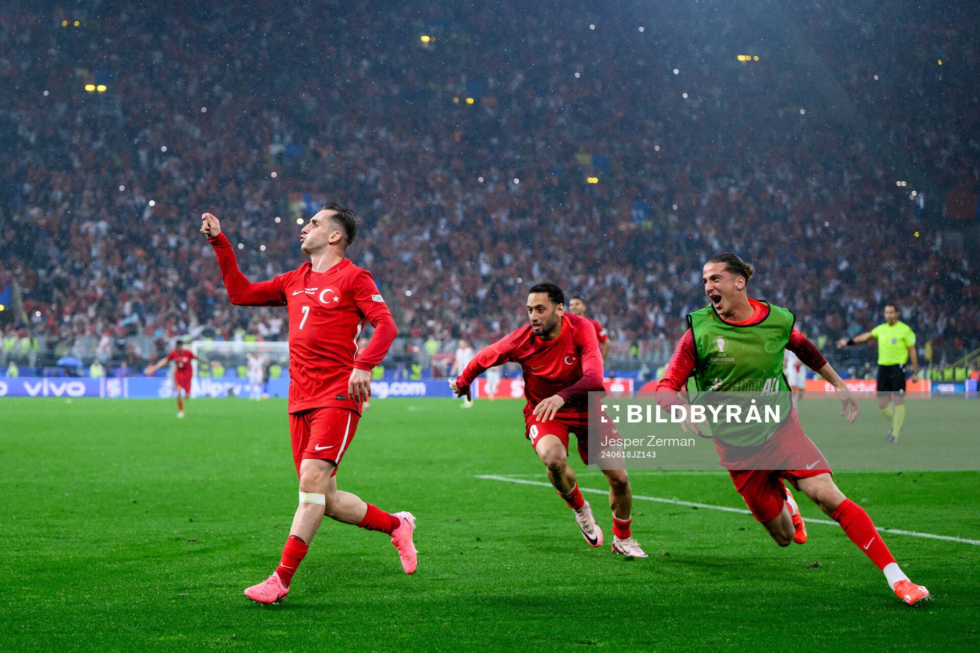 Kerem Akturkoglu of Türkiye celebrates