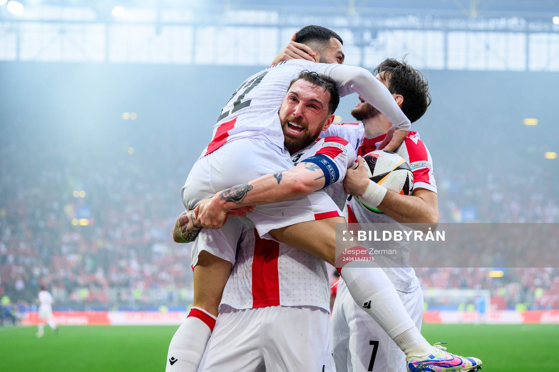 Georges Mikautadze of Georgia celebrate with Guram Kashia