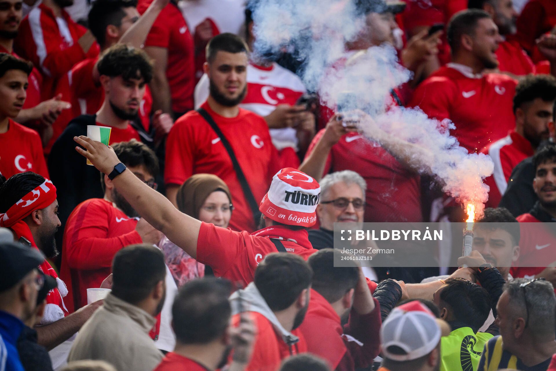 A fan of Türkiye with pyrotechnic