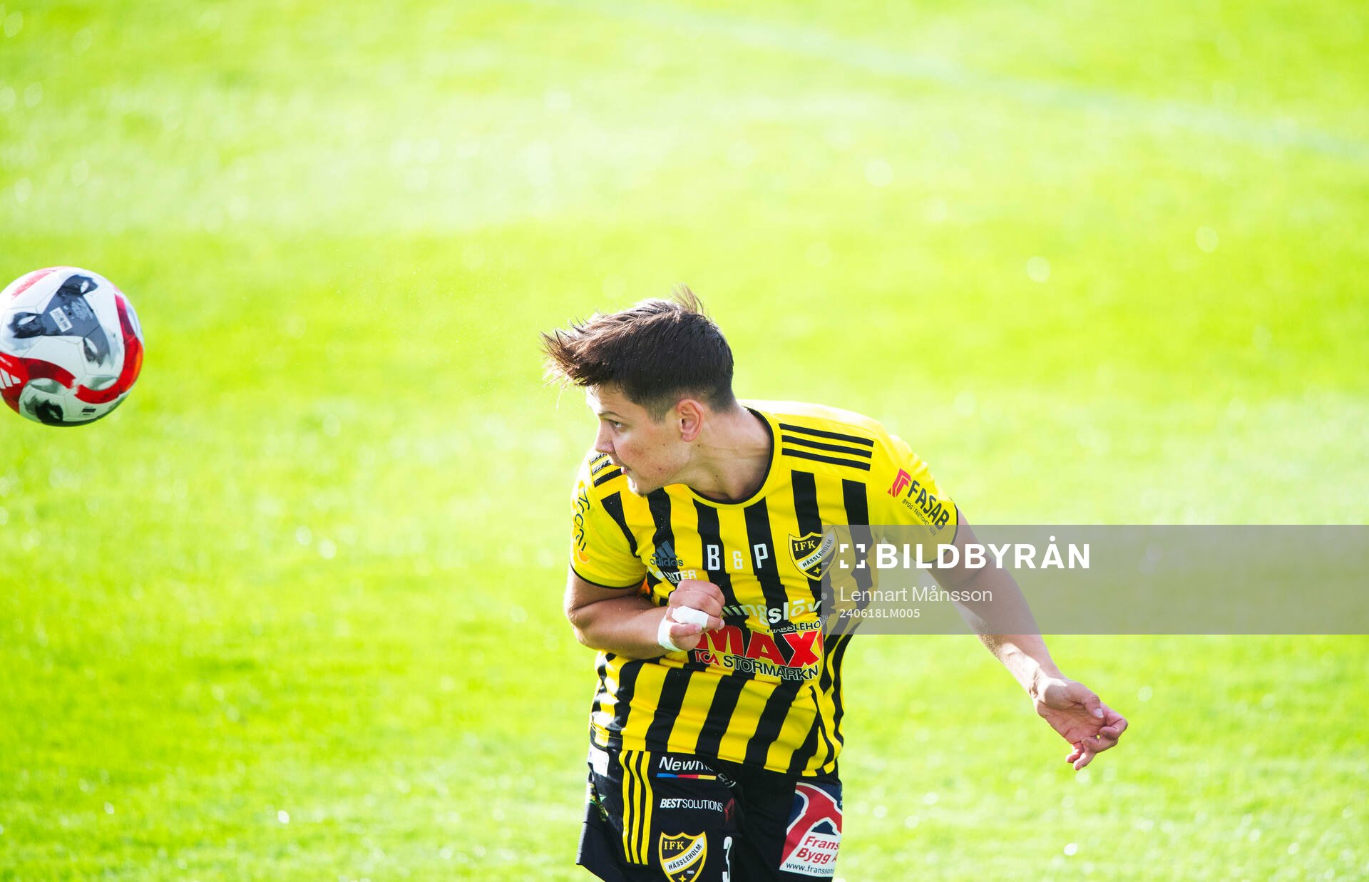  IFK Hässleholms Viktor Ahlgren i matchen i div 2 mellan IFK Hässleholm och IFK Trelleborg i Hässleholm 18 juni 2024.