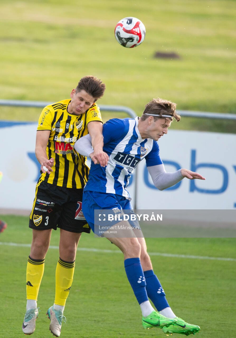 IFK Hässleholms Viktor Ahlgren i matchen i div 2 mellan
