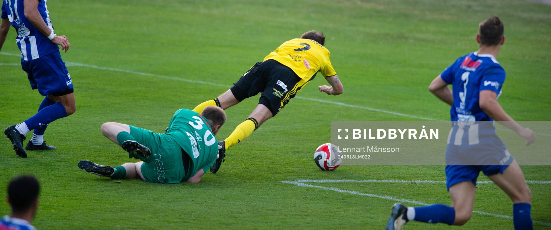 IFK Hässleholms Elliot Pramberg görs ner och Hässleholm får straff i matchen i div 2 mellan IFK Hässleholm och IFK Trelleborg i Hässleholm 18 juni 2024.