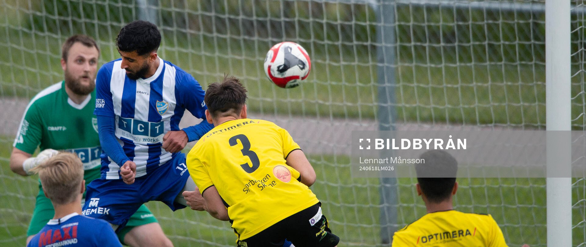 IFK Hässleholms Viktor Ahlgren nickar in 1-1 i matchen i