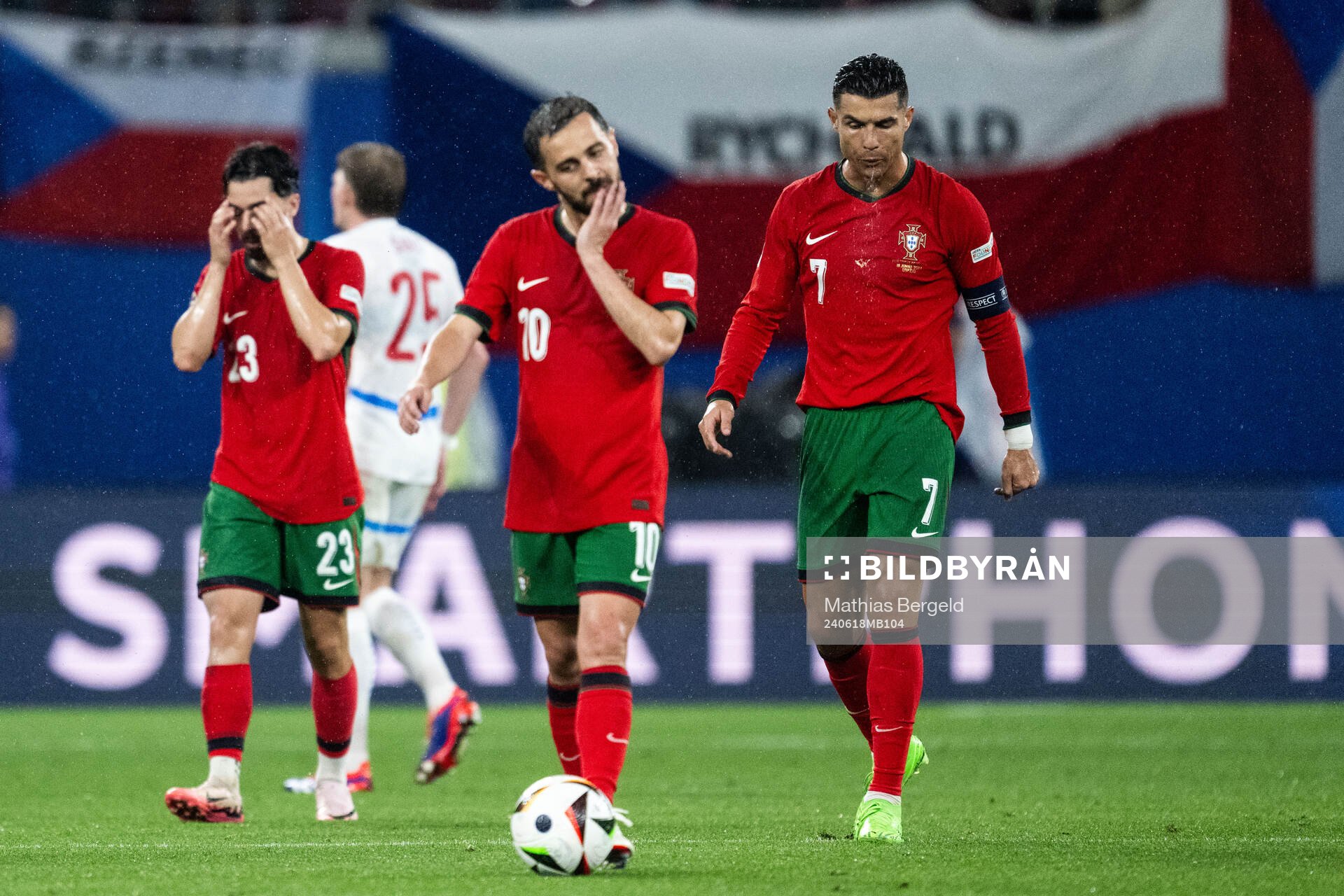 Vitinha, Bernardo Silva and Cristiano Ronaldo of Portugal