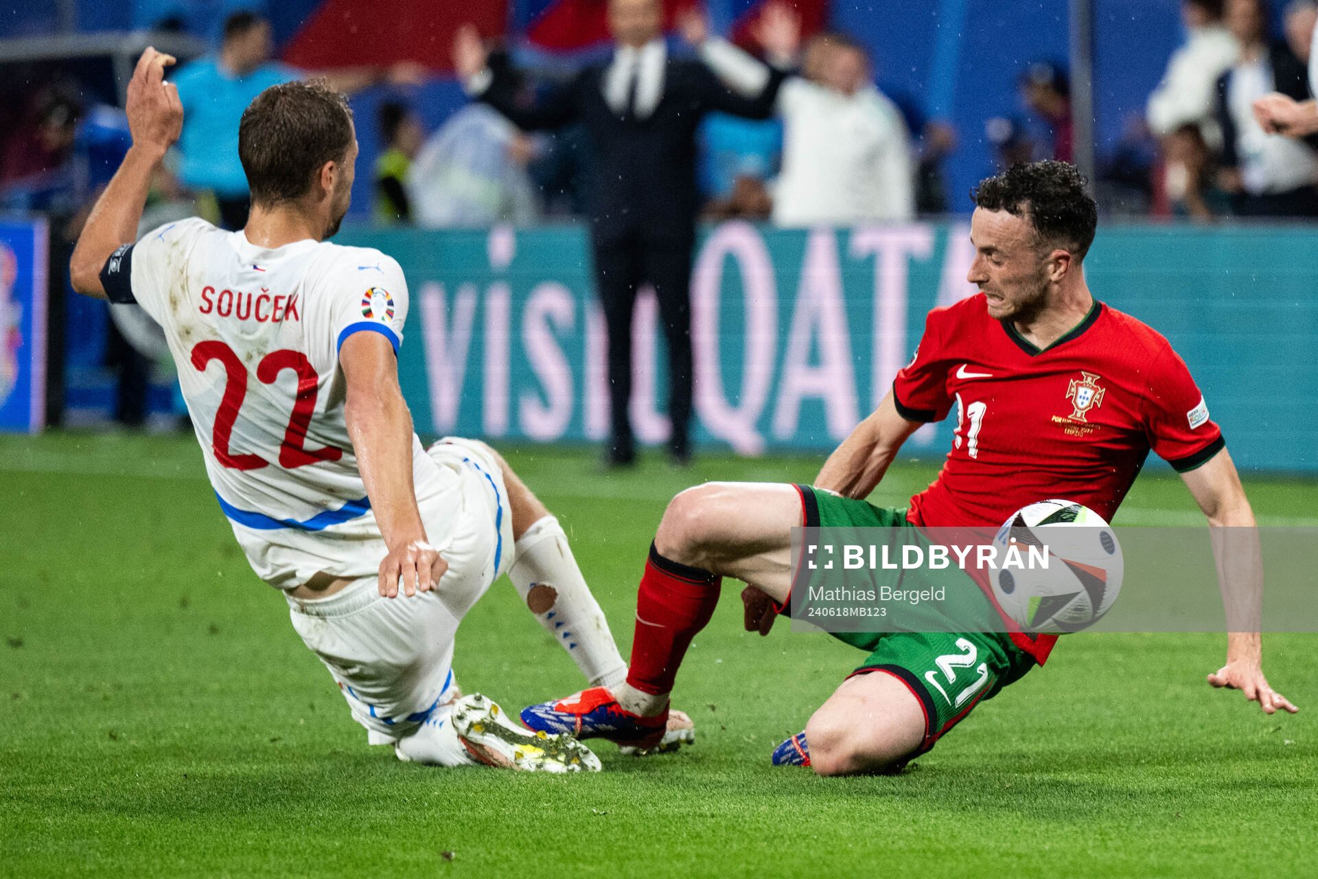 Tomas Soucek of Czech Republic and Diogo Jota  of Portugal