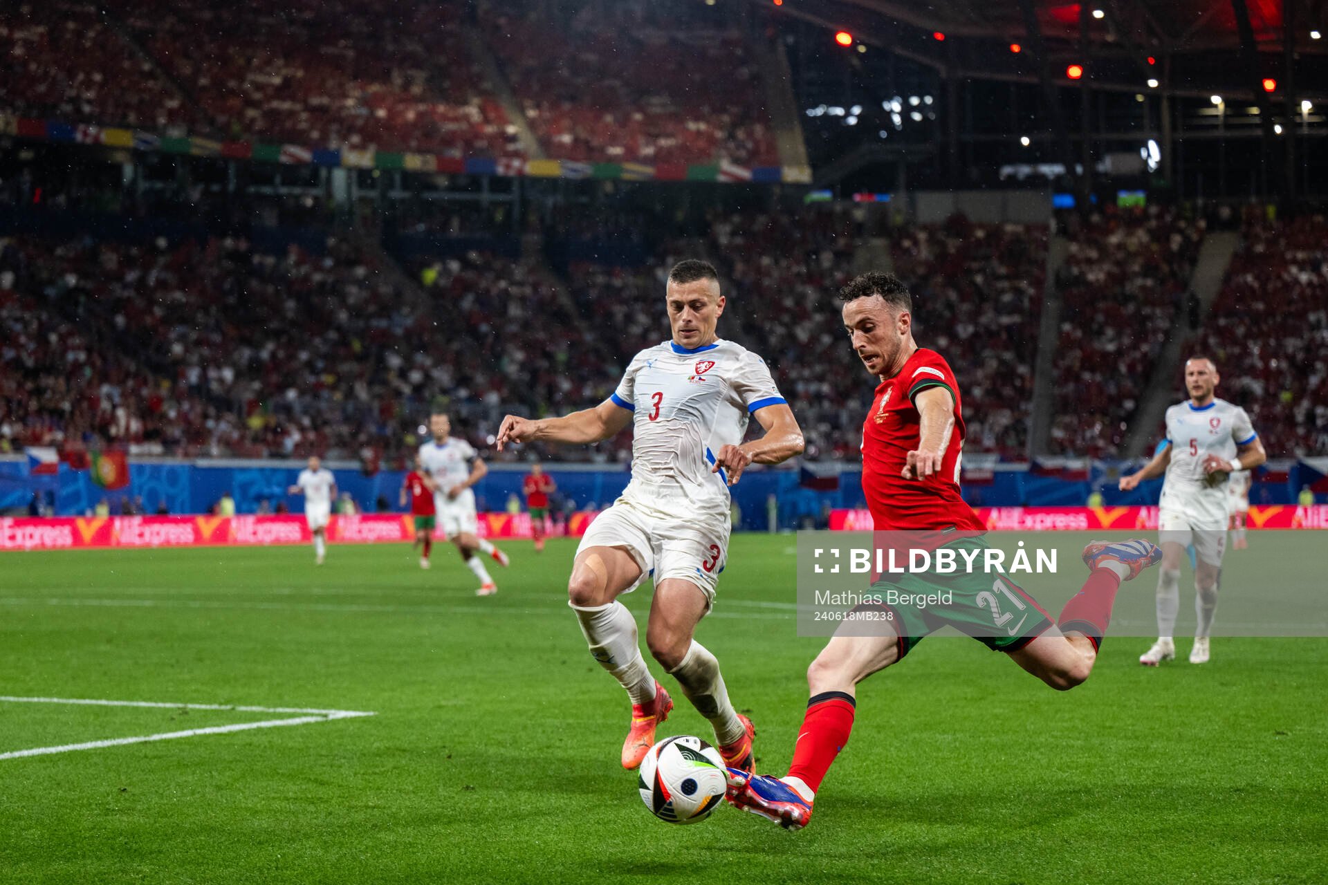 Tomas Holes of Czech Republic and Diogo Jota of Portugal
