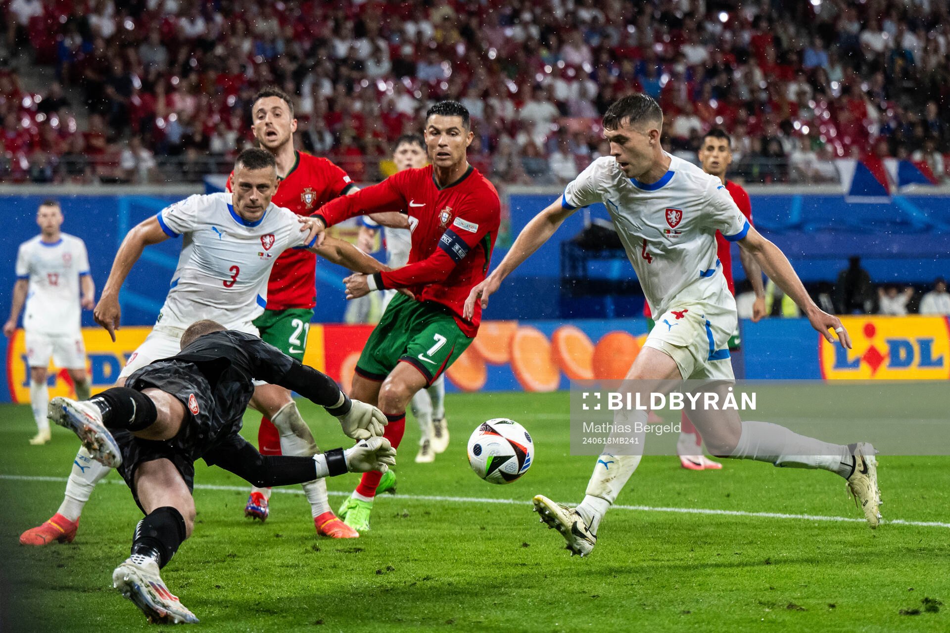 Robin Hranac of Czech Republic scores an own goal to 1-1 during the UEFA Euro 2024 Football Championship match between Portugal and Czech Republic on June 18, 2024 in Leipzig.