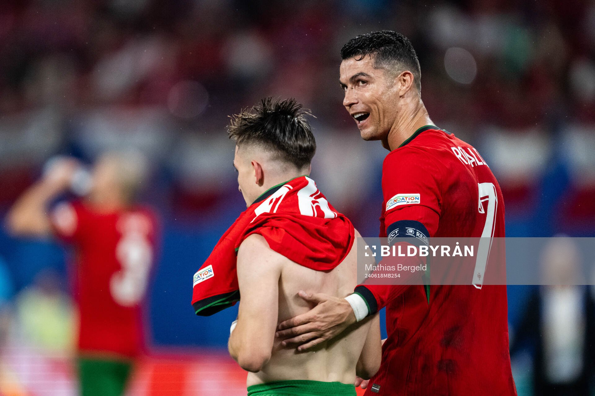 Francisco Conceicao scored 2-1 and celebrates with
