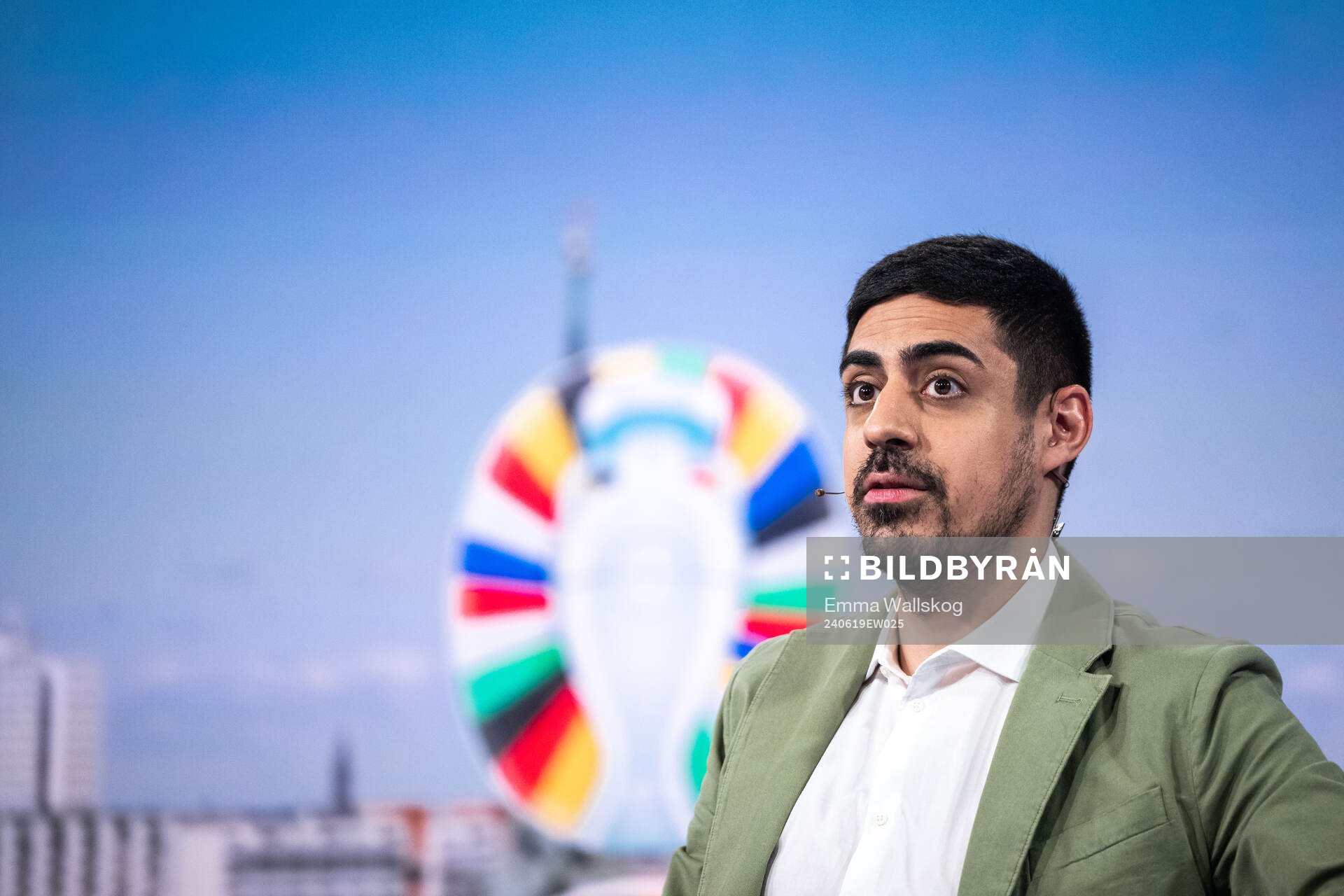 Expert Siavoush Fallahi under EM-sändningen hos TV4 den 19 juni 2024 i Stockholm. 
