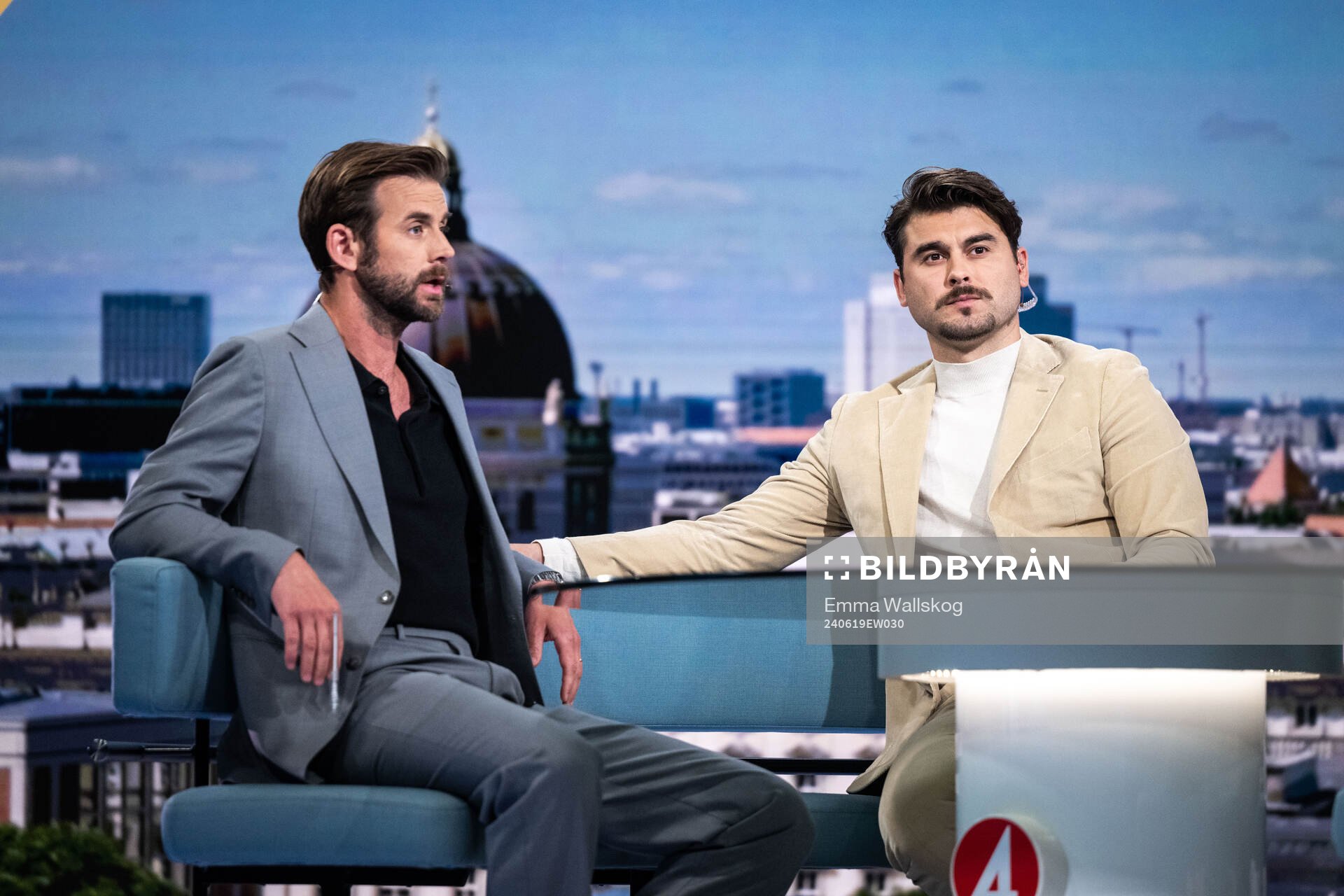 Programledare Pär Lernström och expert Astrit Ajdarevic
