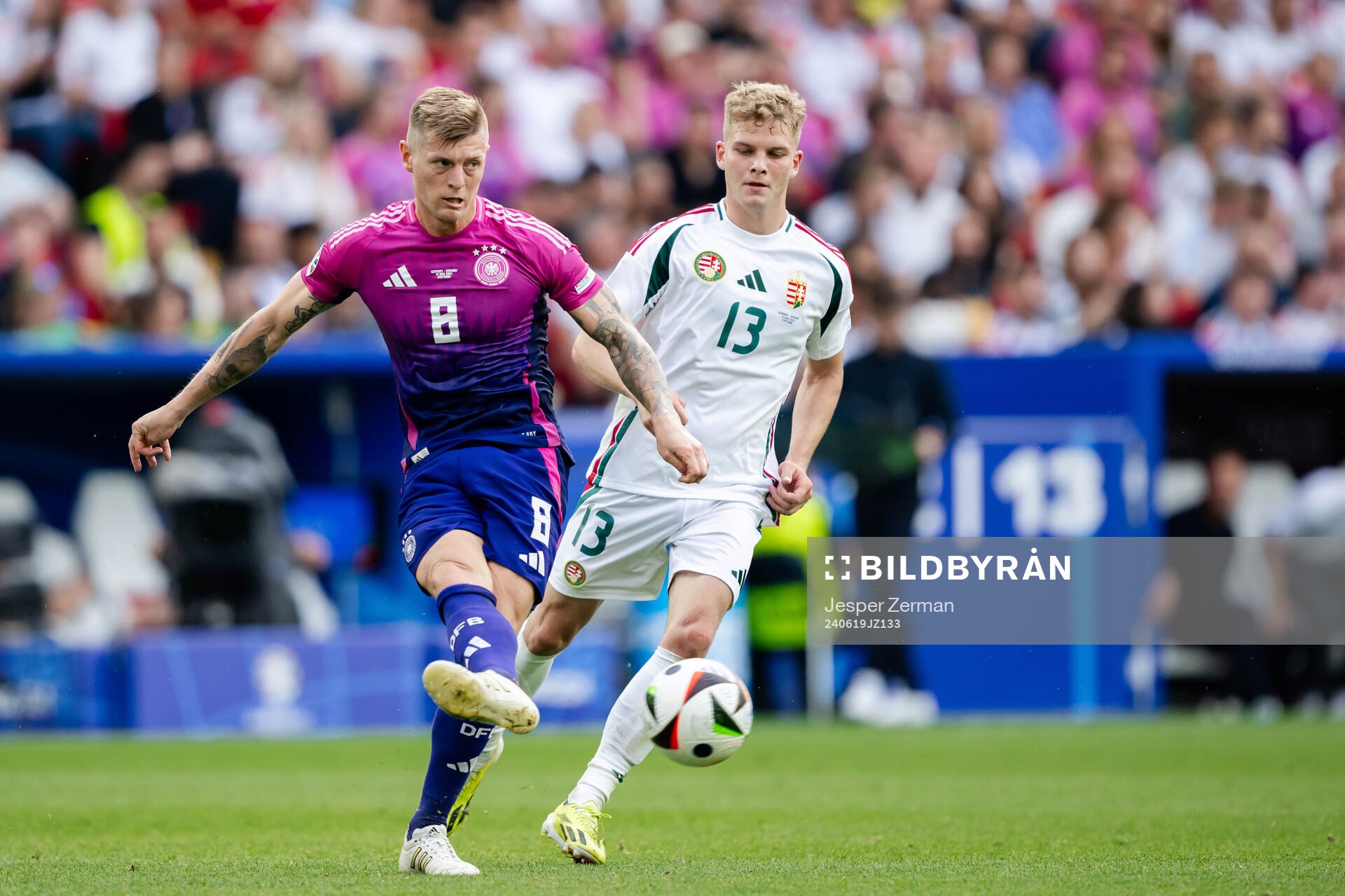 Toni Kroos of Germany and Andras Schäfer of Hungary