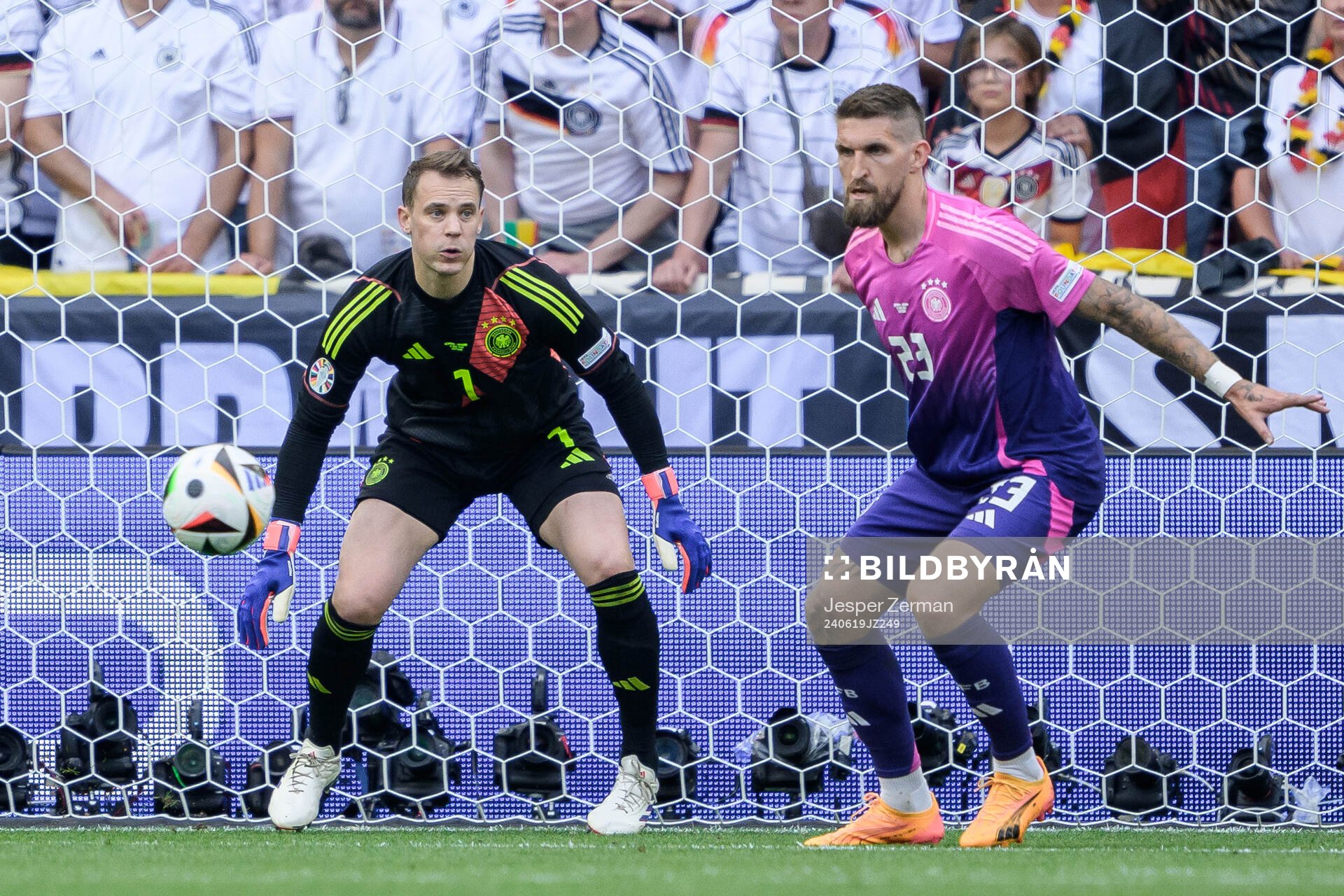 goalkeeper Manuel Neuer and Robert Andrich of Germany
