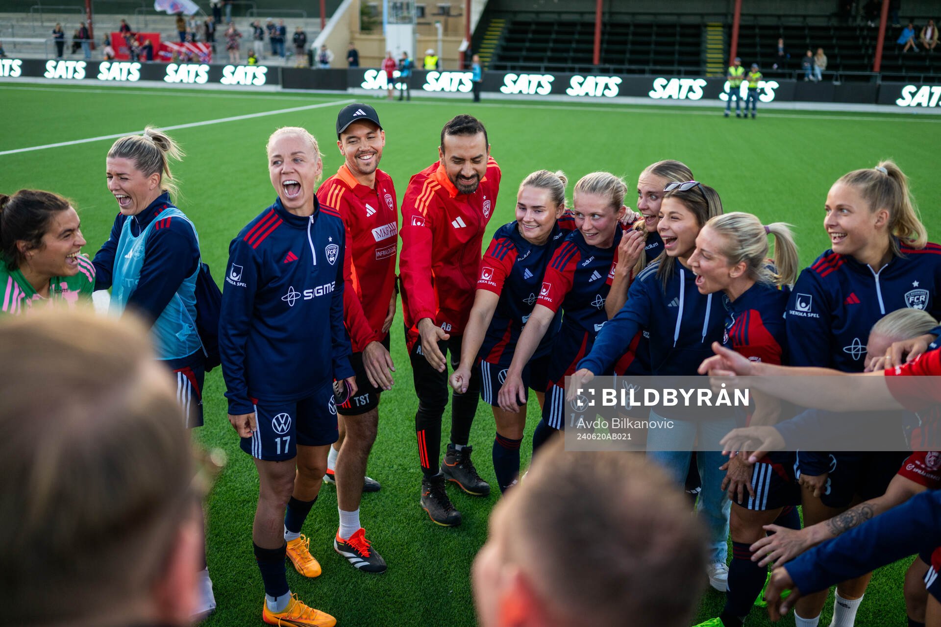FC Rosengårds spelare jublar