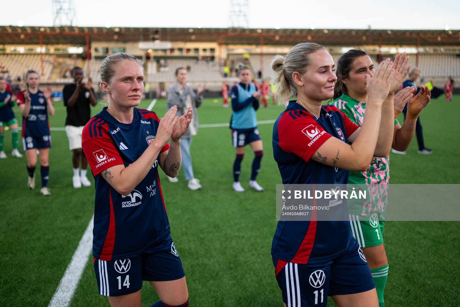 FC Rosengårds Emilia Larsson och Emma Jansson jublar