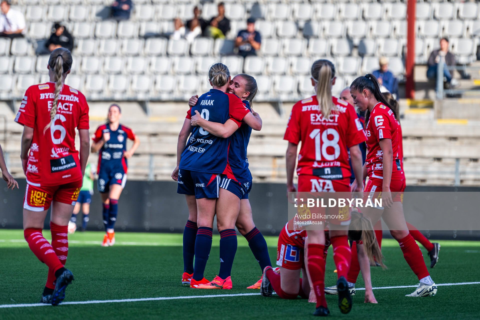 FC Rosengårds Rebecca Knaak och Gudrun Arnardottir jublar
