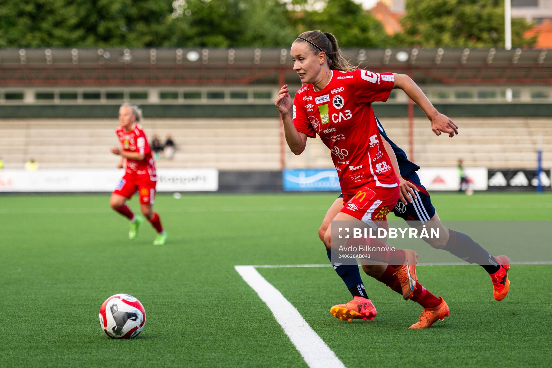 FC Rosengårds Jessica Wik jagar KIF Örebros Amanda