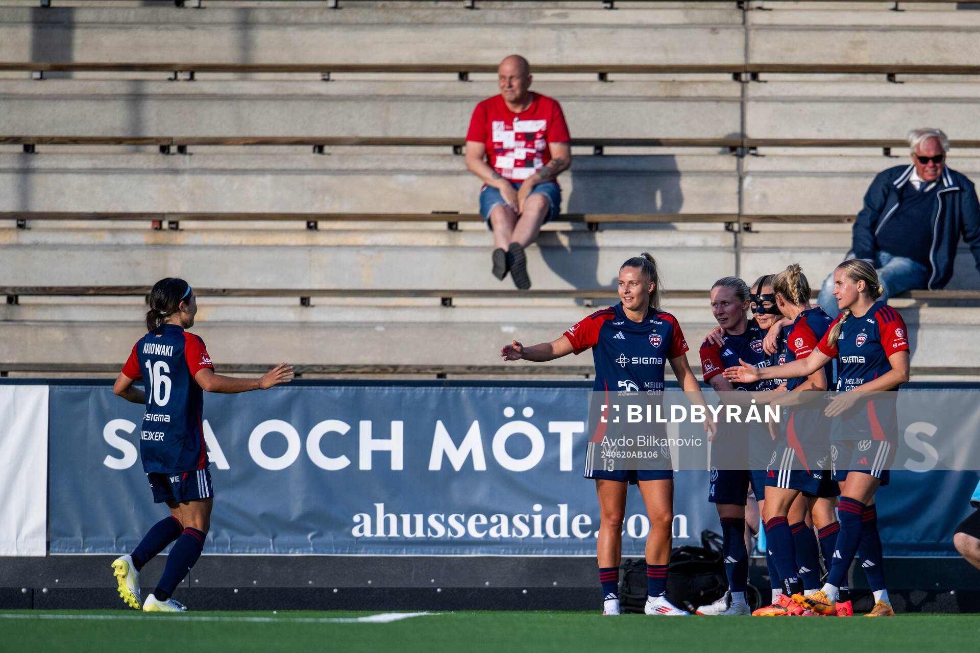 FC Rosengårds Sofie Bruun Bredgaard jublar under fotbollsmatchen i Damallsvenskan mellan FC Rosengård och KIF Örebro den 20 juni 2024 i Malmö.