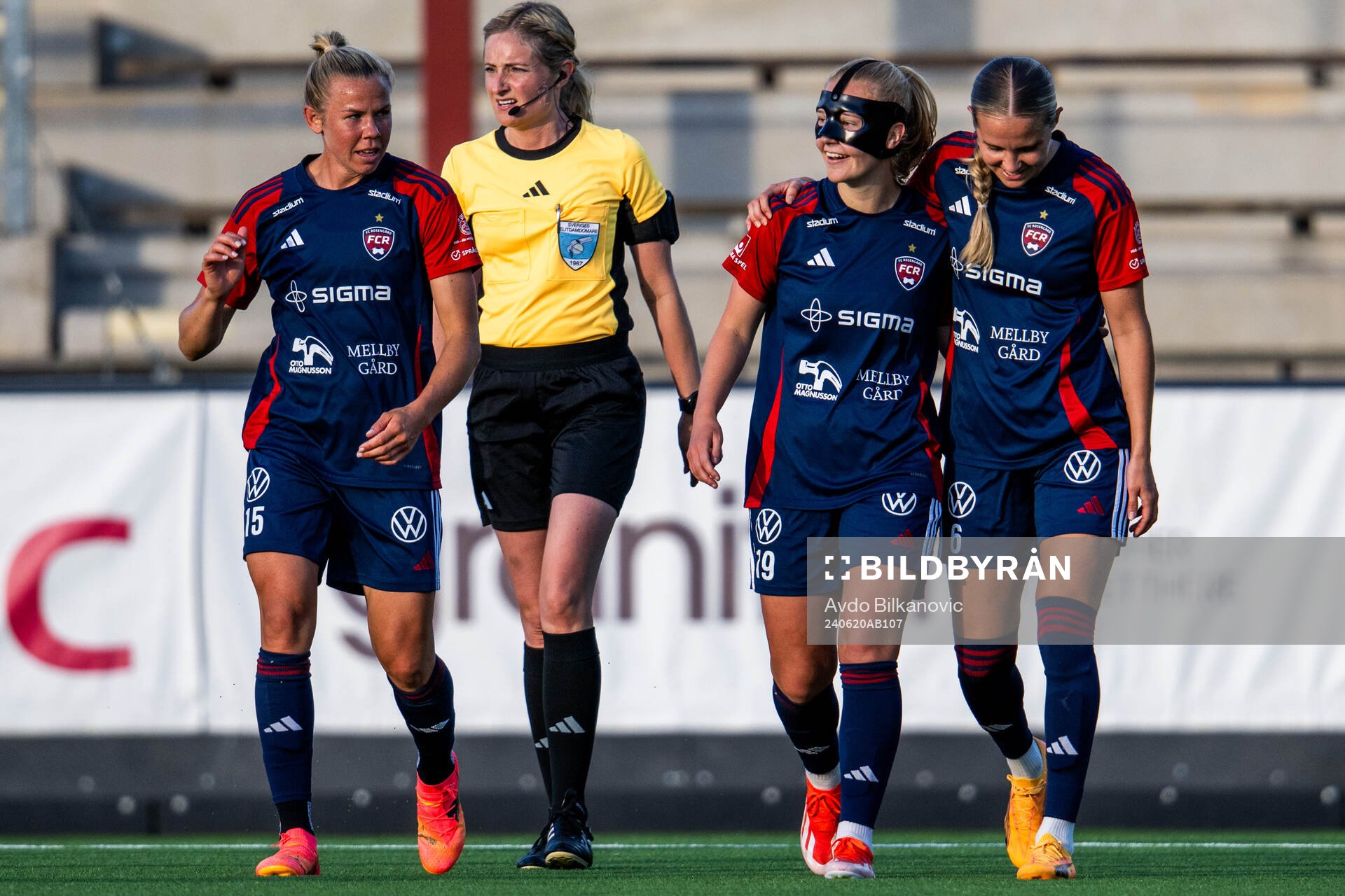 FC Rosengårds Sofie Bruun Bredgaard och Ria Noora Minerva Öling jublar under fotbollsmatchen i Damallsvenskan mellan FC Rosengård och KIF Örebro den 20 juni 2024 i Malmö.