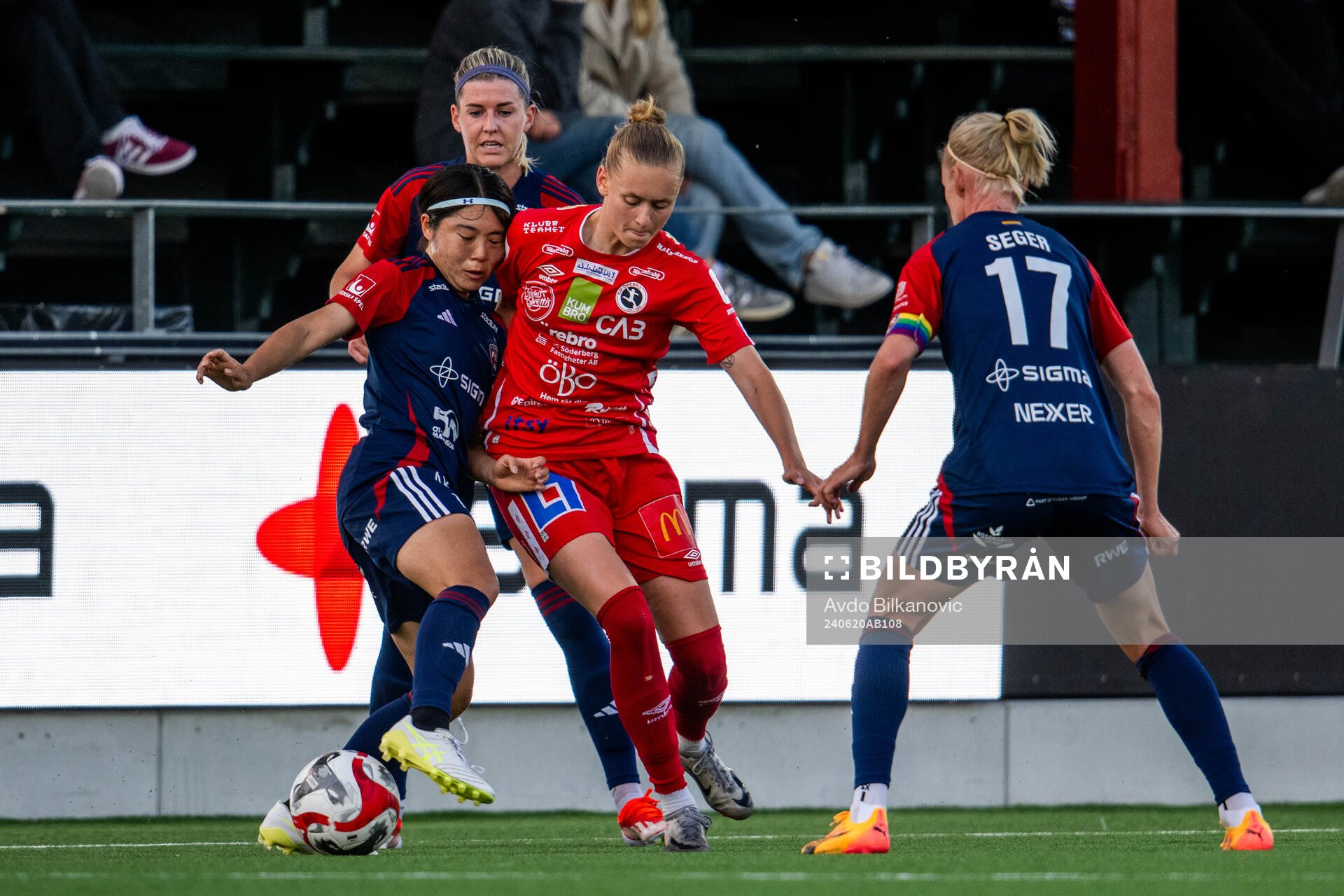 FC Rosengårds Mai Kadowaki och KIF Örebros Nora Harnes