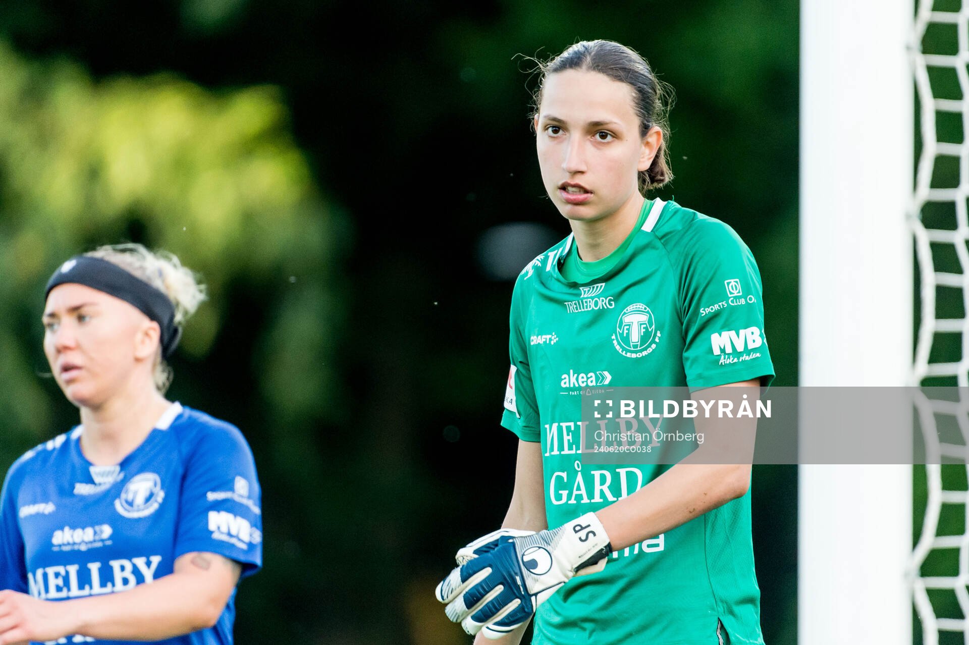 Trelleborgs Linnea Prambrant och målvakt Somea Polozen