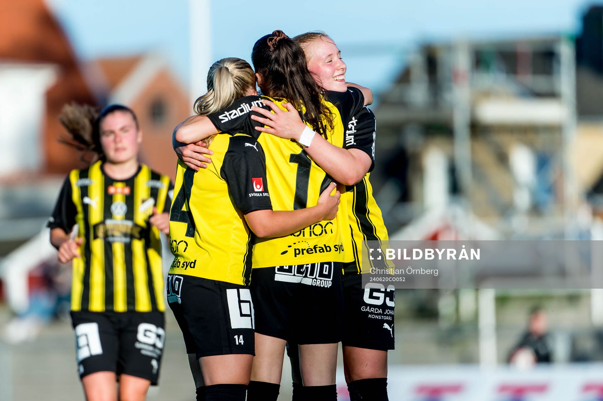 Häckens Clarissa Larisey jublar