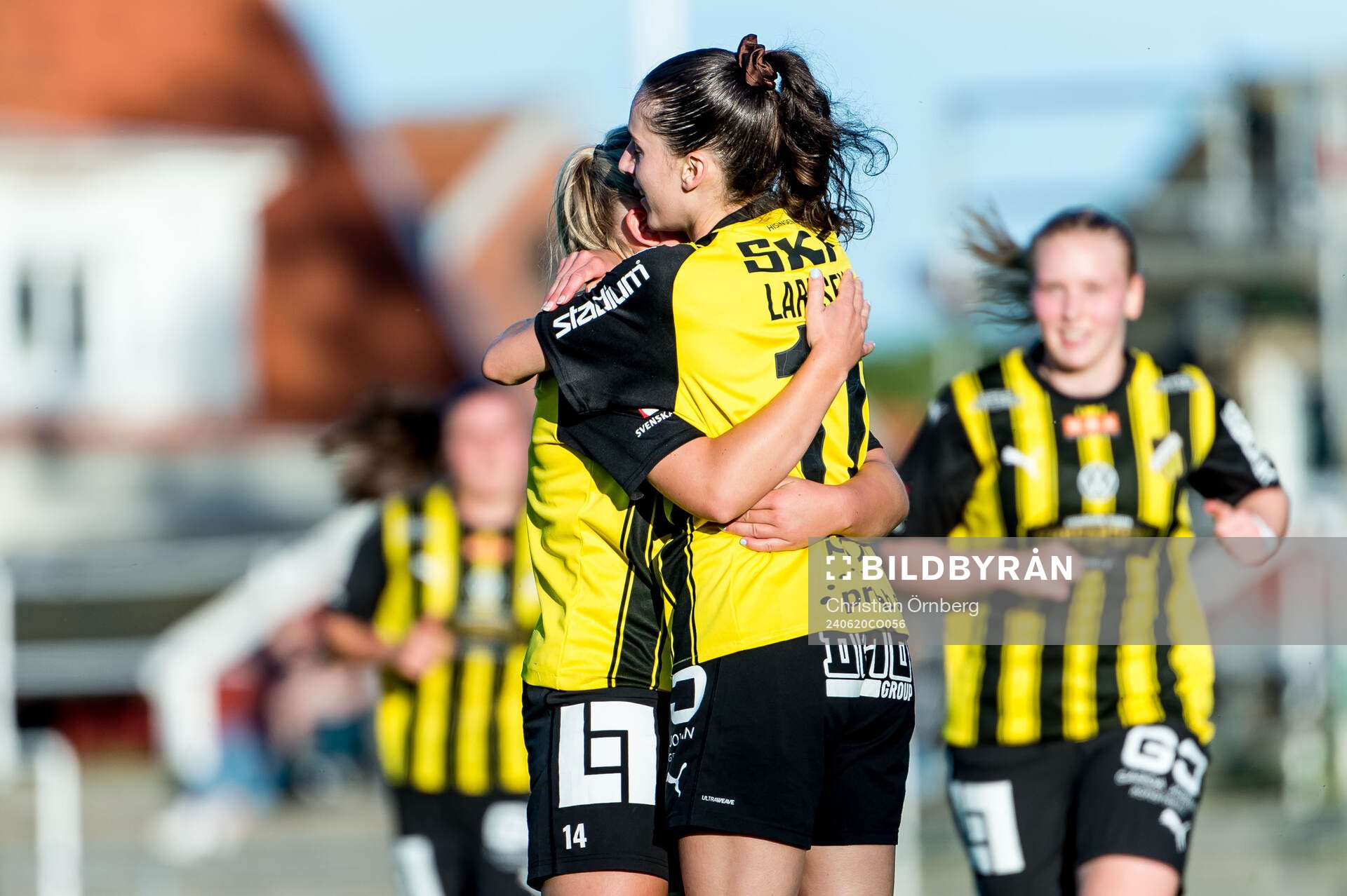 Häckens Clarissa Larisey jublar