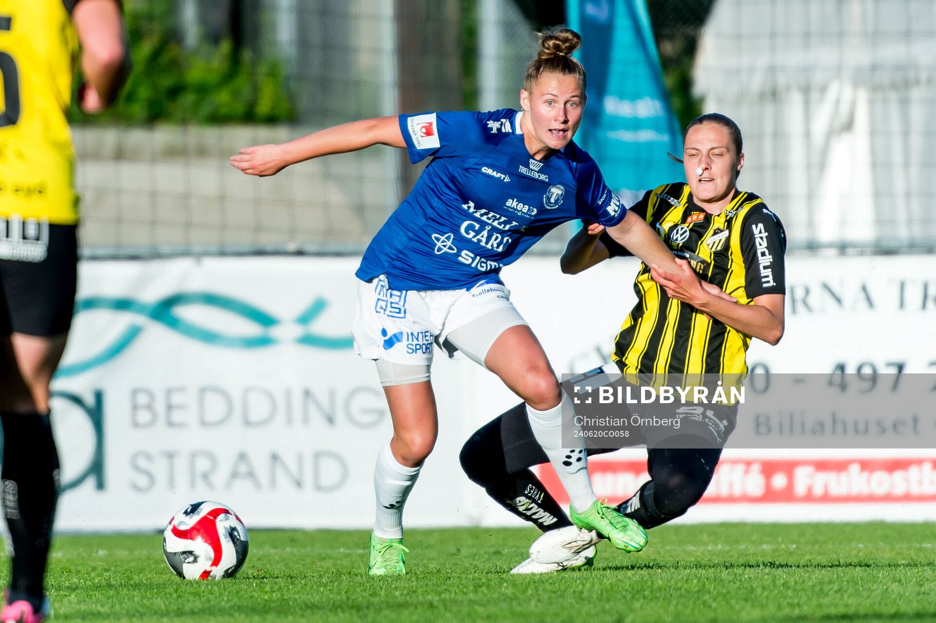 Trelleborgs Sofie Rewucha och Häckens Elma Junttila Nelhage