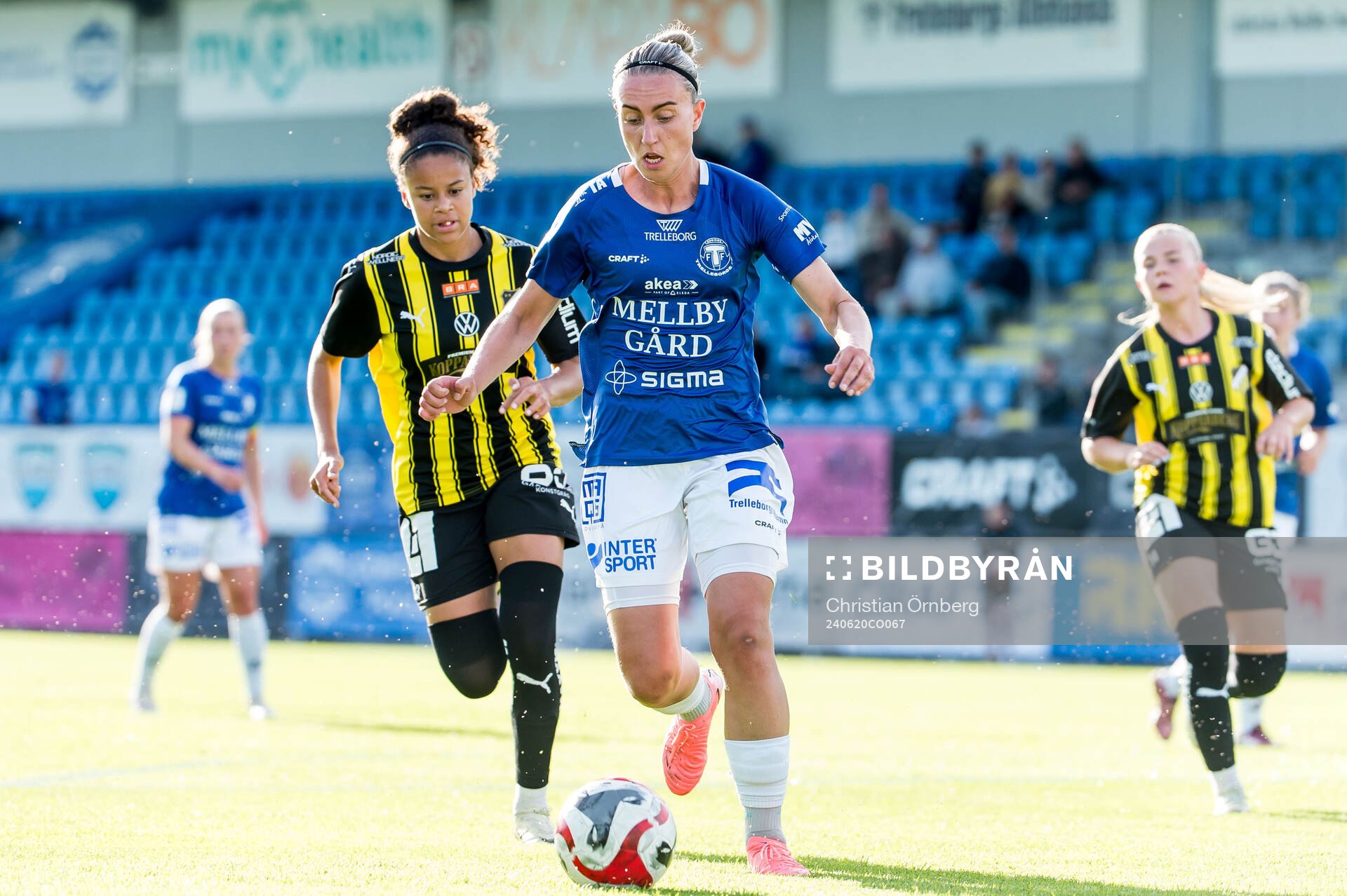 Trelleborgs Viktoria Persson och Häckens Felicia Schröder