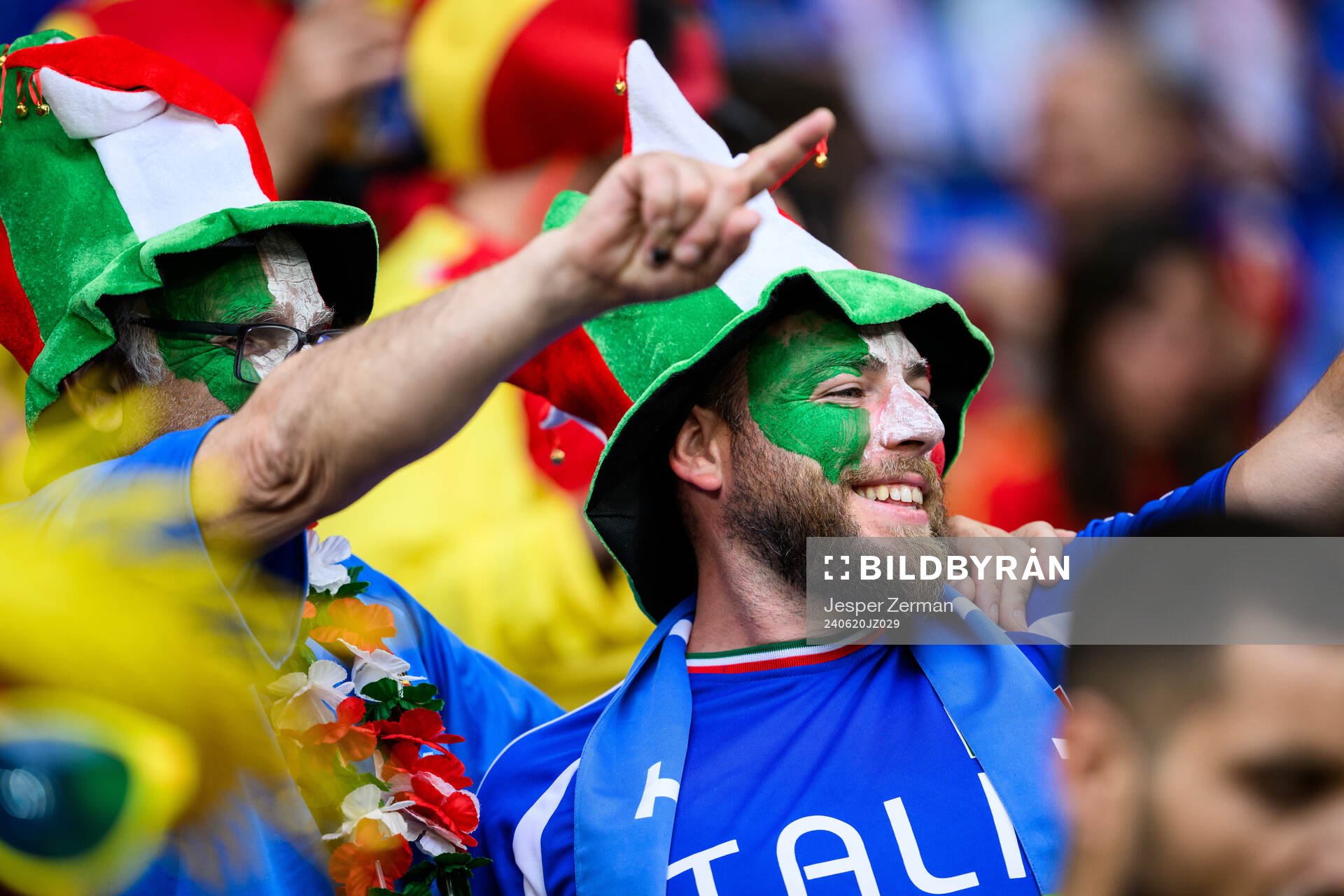 Fans of Italy