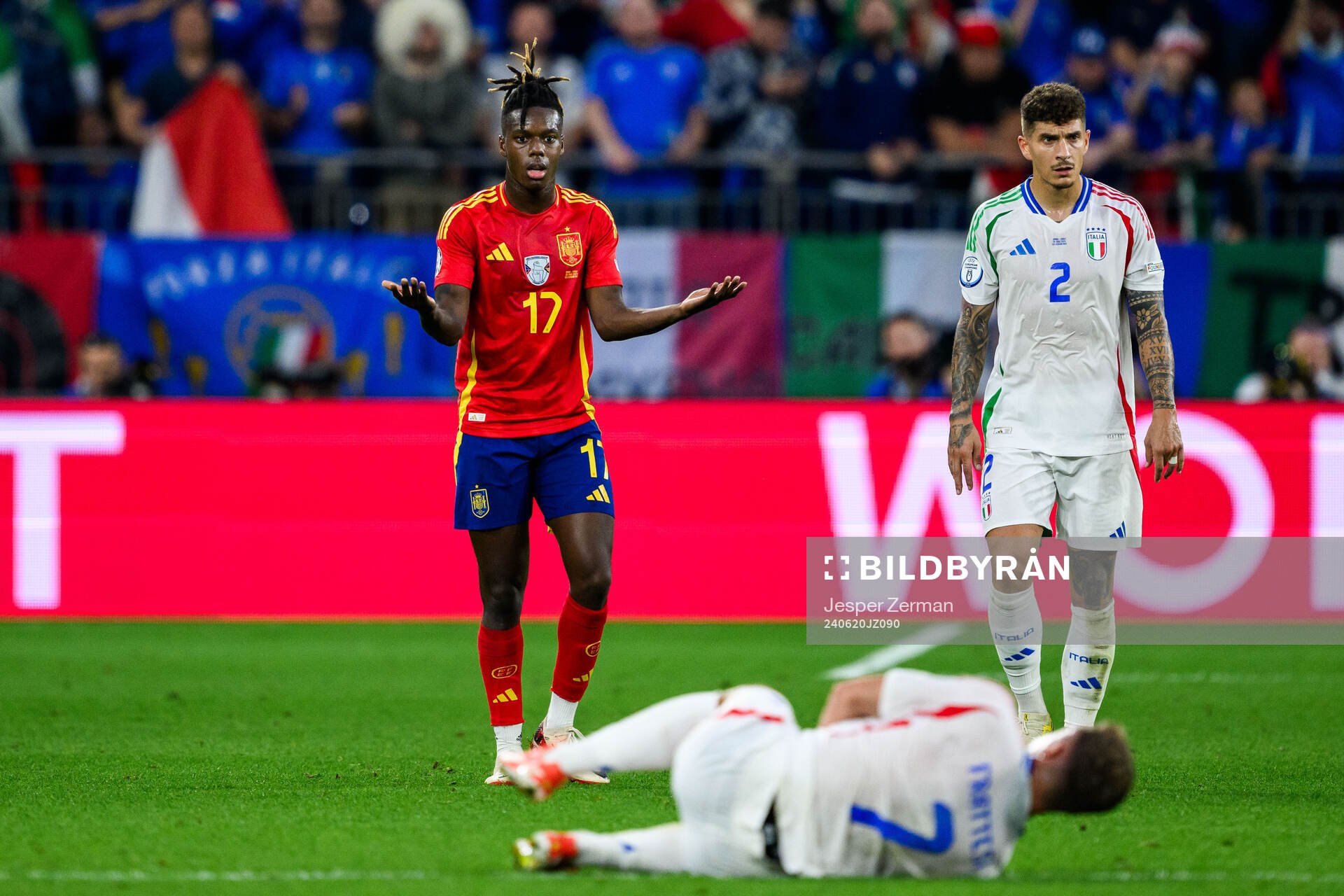 Nicholas Williams of Spain reacts towards Davide Frattesi