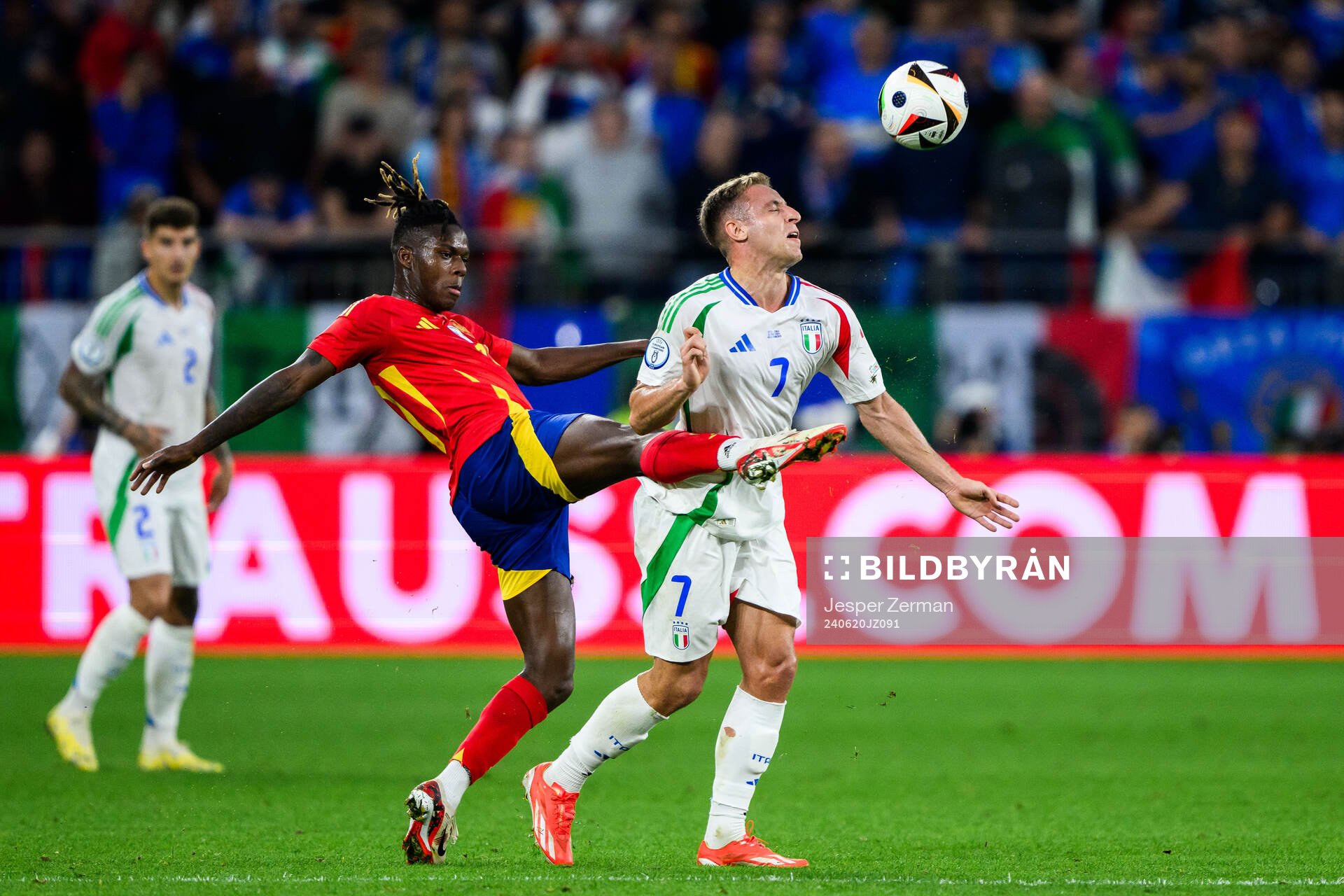 Nicholas Williams of Spain and Davide Frattesi of Italy